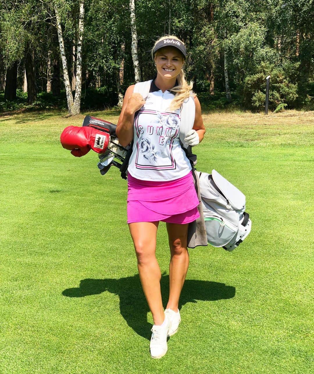 カーリー・ブースさんのインスタグラム写真 - (カーリー・ブースInstagram)「Having fun in the sun ☀️#golf #golfing #womenwithdrive #golfbabes」7月25日 20時33分 - carlyabooth