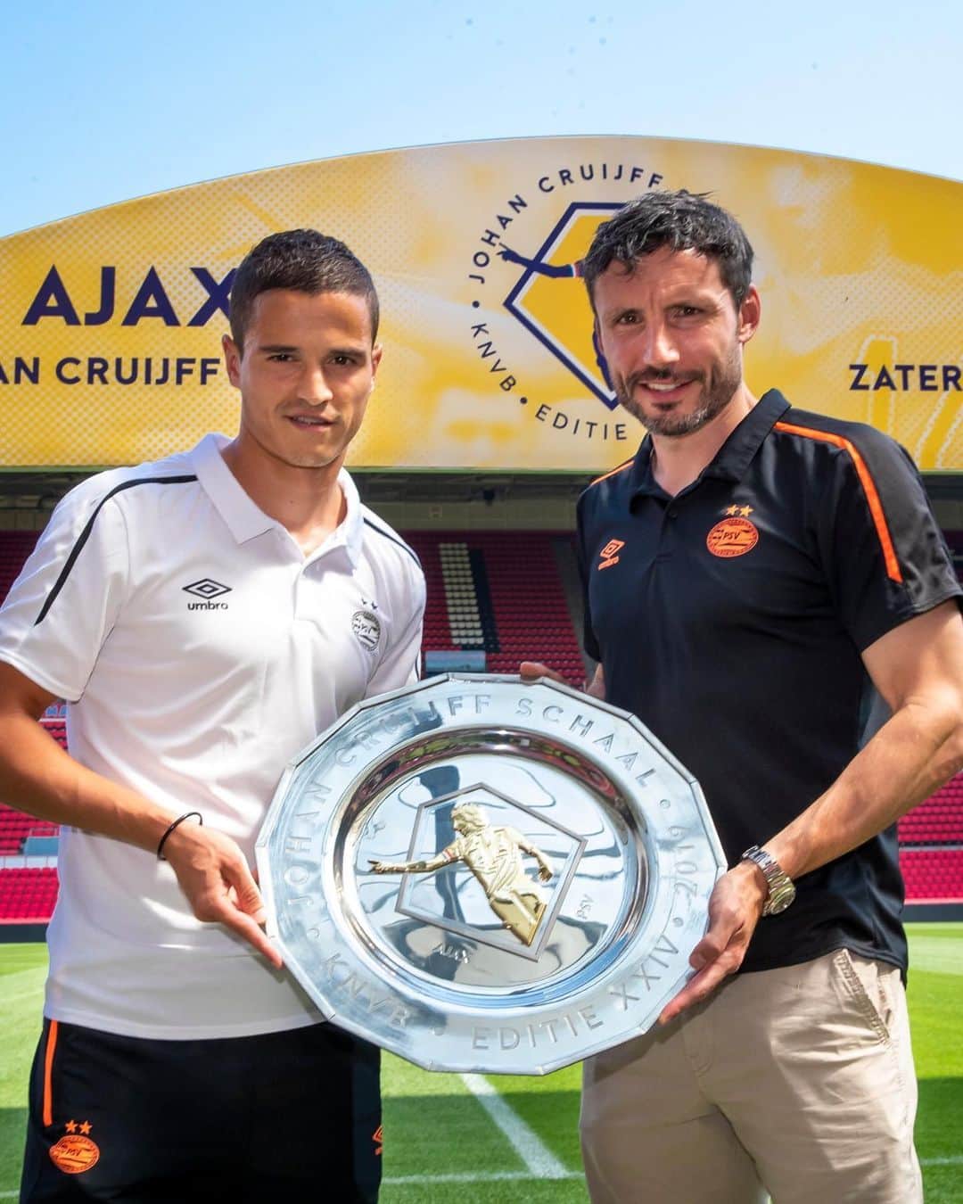 PSVアイントホーフェンさんのインスタグラム写真 - (PSVアイントホーフェンInstagram)「‘It’s a game we want to win, it’s a prize. In principle, I don’t care how Ajax is doing.’ 🎤 @markvanbommel6  #AJAPSV #JCSchaal」7月25日 20時33分 - psv