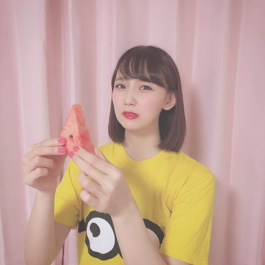 大段舞依さんのインスタグラム写真 - (大段舞依Instagram)「﻿ ﻿ スイカわいい🍉♡？﻿ ﻿ ....でも実は、昔から食べれないのです(o_o)﻿ ﻿ スイカバーは、大好きです🍉🍉﻿ ﻿ ﻿ ﻿ #2019倍 #西瓜BABY #すいか #スイカ﻿ #スイカバー #ミニオンT﻿ #スイカわいい とは？（笑）﻿ ﻿ ﻿ ﻿」7月25日 20時57分 - maichi_1004