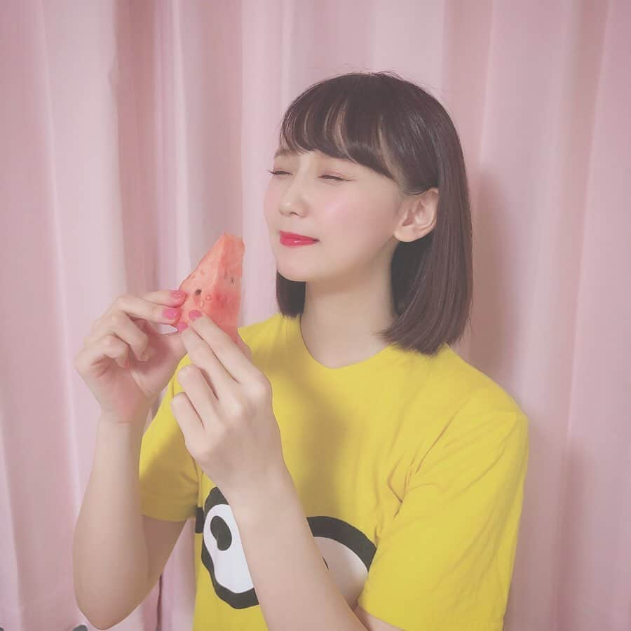 大段舞依さんのインスタグラム写真 - (大段舞依Instagram)「﻿ ﻿ スイカわいい🍉♡？﻿ ﻿ ....でも実は、昔から食べれないのです(o_o)﻿ ﻿ スイカバーは、大好きです🍉🍉﻿ ﻿ ﻿ ﻿ #2019倍 #西瓜BABY #すいか #スイカ﻿ #スイカバー #ミニオンT﻿ #スイカわいい とは？（笑）﻿ ﻿ ﻿ ﻿」7月25日 20時57分 - maichi_1004