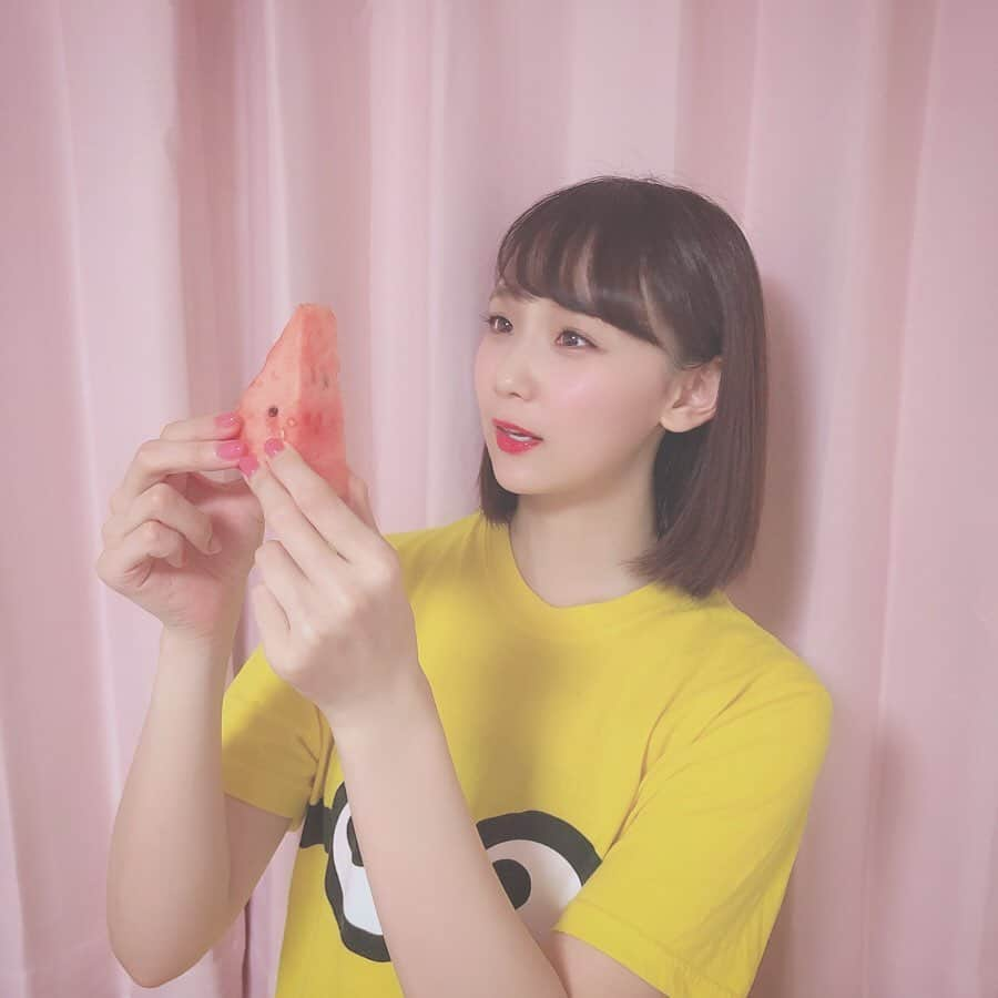 大段舞依さんのインスタグラム写真 - (大段舞依Instagram)「﻿ ﻿ スイカわいい🍉♡？﻿ ﻿ ....でも実は、昔から食べれないのです(o_o)﻿ ﻿ スイカバーは、大好きです🍉🍉﻿ ﻿ ﻿ ﻿ #2019倍 #西瓜BABY #すいか #スイカ﻿ #スイカバー #ミニオンT﻿ #スイカわいい とは？（笑）﻿ ﻿ ﻿ ﻿」7月25日 20時57分 - maichi_1004