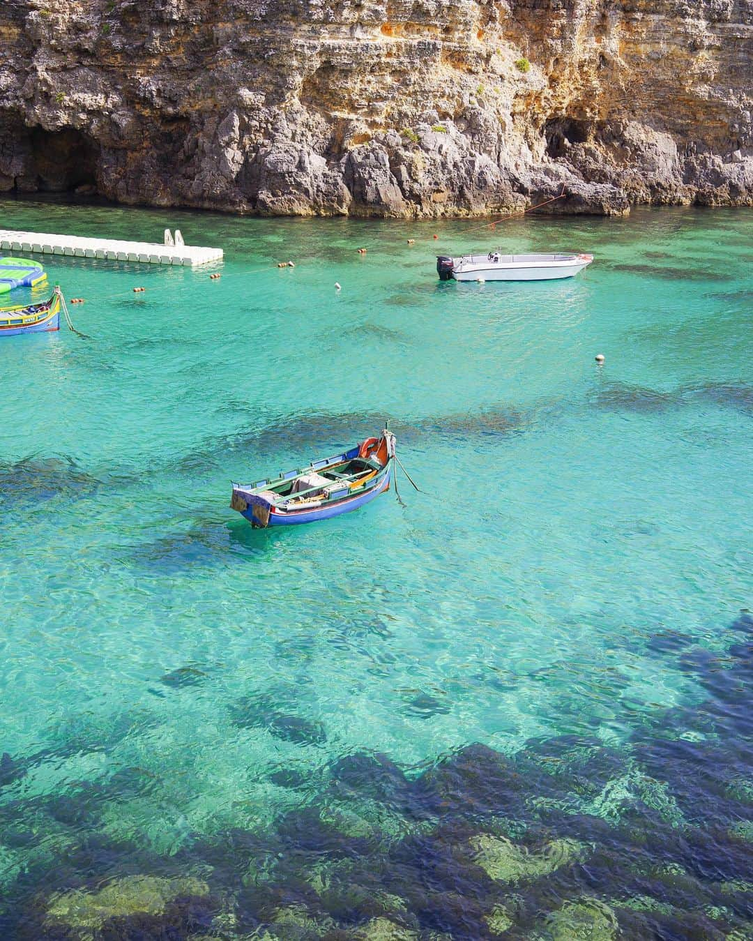 田島知華さんのインスタグラム写真 - (田島知華Instagram)「【Malta🇲🇹Popeye Village】 マルタ旅からちょうど1年。 島内を色々めぐったのですが、こんなところにも行きました😊 マルタ島にあるポパイヴィレッジは 映画『ポパイ』実写版の舞台。 可愛い村と透き通る海はマルタ観光に欠かせません♪ 意外とガイドブックにはあまり載っていないので 要チェックです🔎 Copyright © TAJIHARU  PENTAX K-1 MarkⅡ HD PENTAX-D FA 28-105mmF3.5-5.6ED DC WR _ #たじはるトリップ #TAJIHARU_malta #マルタ #ポパイビレッジ #女子旅 #旅ガール #海外ひとり旅ガールの便利帖 #田島知華 #たじはる #トラベルフォトライター #カメラ女子 #malta #popeyevillage #europe #igerseurope #igersmalta #topeuropephoto #topmaltaphoto #visitmalta #femmetravel #beautifulmatters #wonderful_places #beautifuldestinations #beautifulplace #earthpix #discoverglobe #discoverearth」7月25日 21時04分 - haruka_tajima