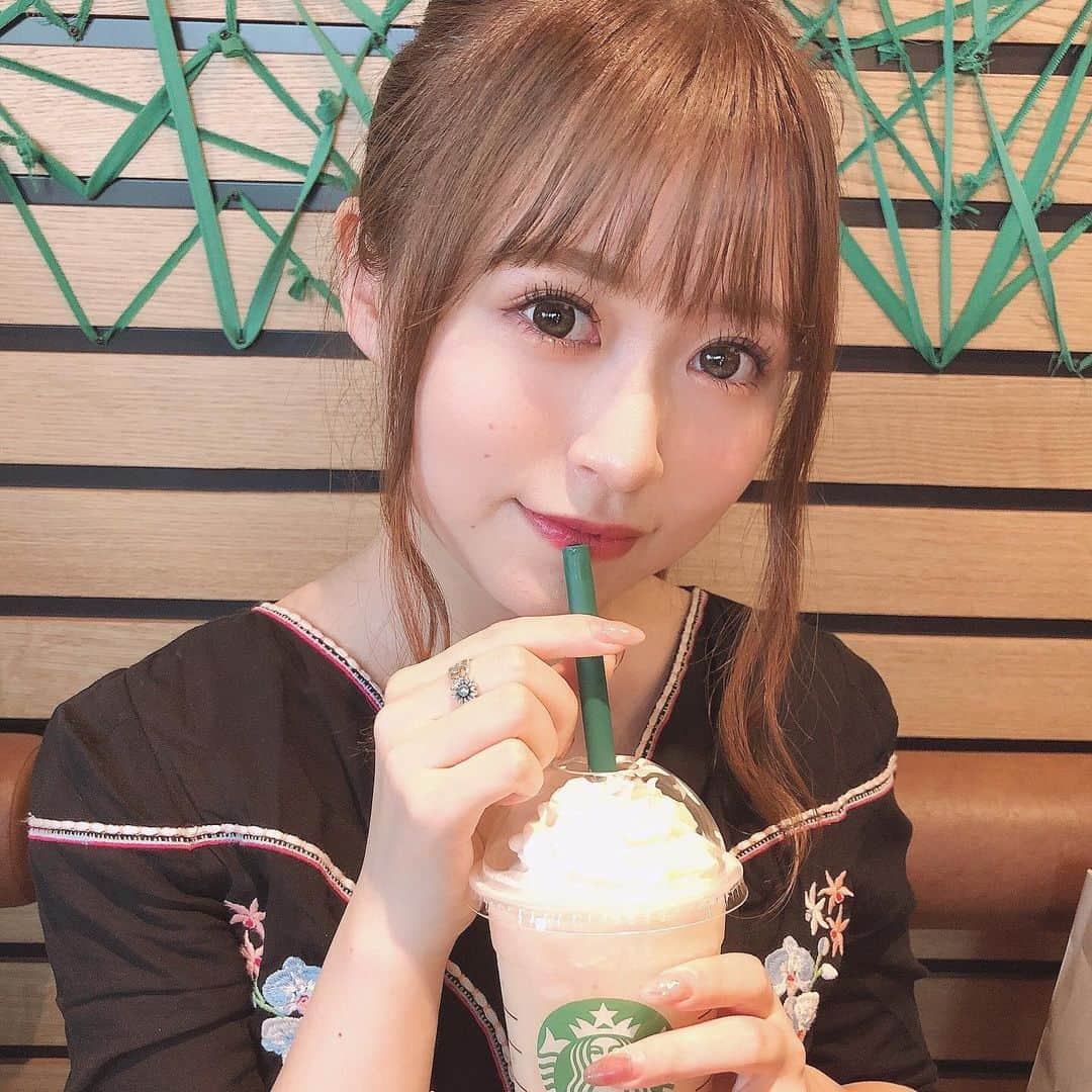 冨吉明日香さんのインスタグラム写真 - (冨吉明日香Instagram)「🍑🍑🍑 . . 最近まいにちポニーテール🐴🍑 #starbucks」7月25日 20時59分 - asuka__t920