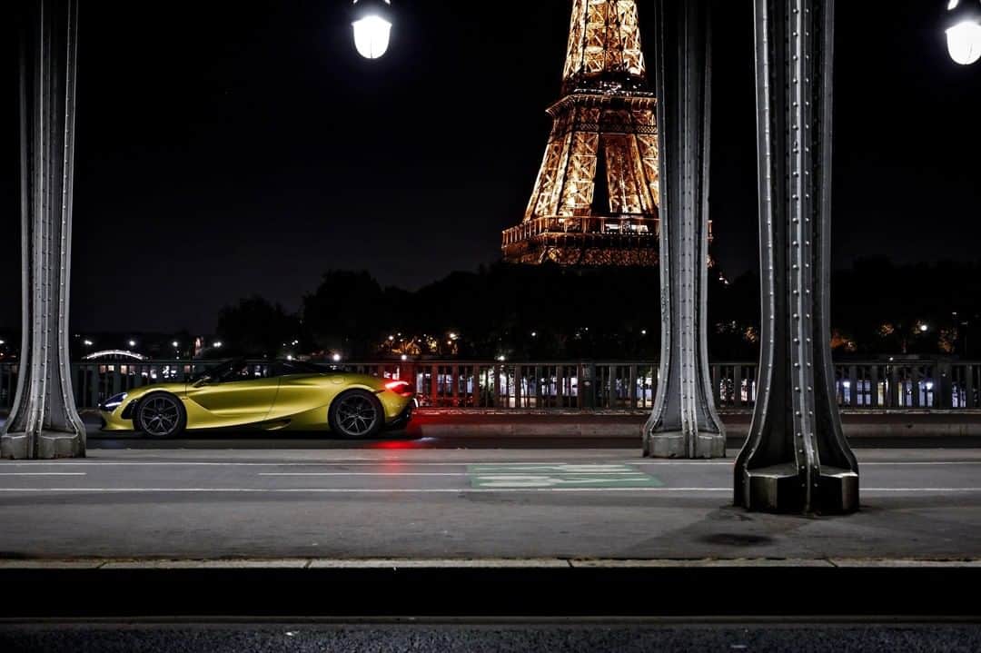 McLaren Automotiveさんのインスタグラム写真 - (McLaren AutomotiveInstagram)「Witness the Aztec Gold #720SSpider by night, in the city of light. Delivering the sights in a thrilling ride. #McLarenParis」7月25日 21時00分 - mclarenauto