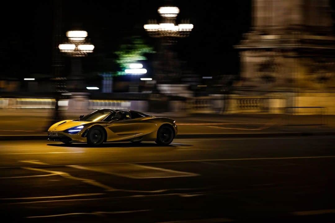 McLaren Automotiveさんのインスタグラム写真 - (McLaren AutomotiveInstagram)「The McLaren #720SSpider, right at home on the streets of Paris. Hiding in plain sight, with elegance and efficiency at the heart of its design. #McLarenParis」7月25日 21時01分 - mclarenauto