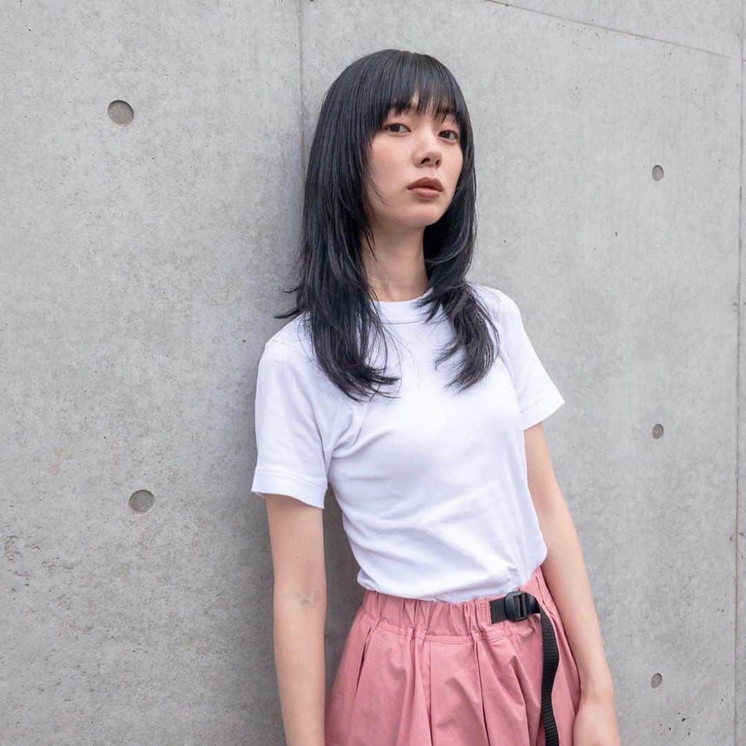 きなりのインスタグラム：「NEW ME😘✌️レイヤー入れてちょっと大人っぽくしました〜！ ついに黒髪ぱっつんロング卒業…？！ ヘアアレンジ楽しい毎日です💇🏻‍♀️❤️ 新しいわたしもよろしくです✌️」