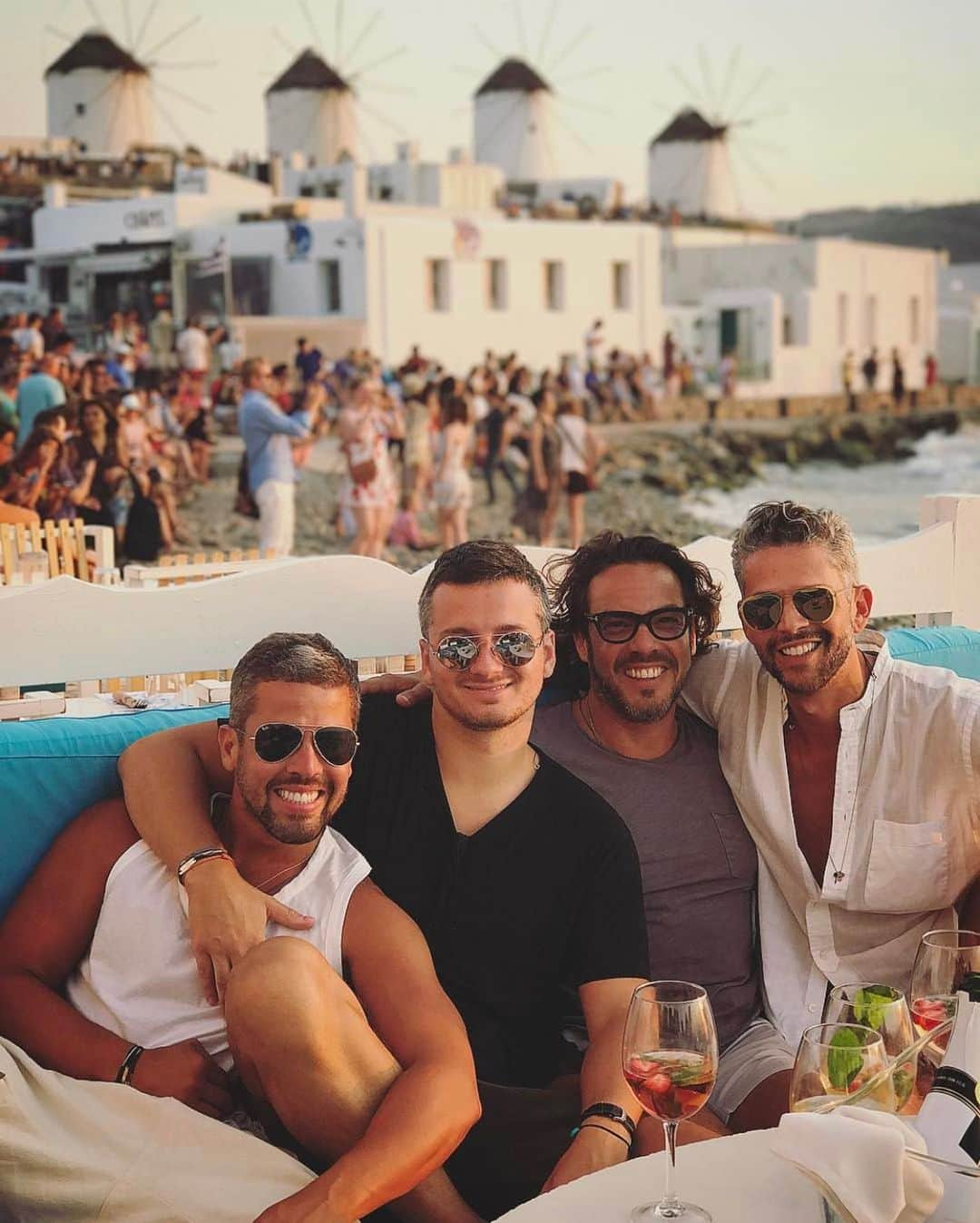 Rodner Figueroaさんのインスタグラム写真 - (Rodner FigueroaInstagram)「#tbt Mykonos 2017!!! 🧿🇬🇷@ernestomathies @ramonaulart @rjphil #rodnerfigueroa #mykonos #greece #littlevenice #windmill」7月25日 21時08分 - rodnerfigueroa