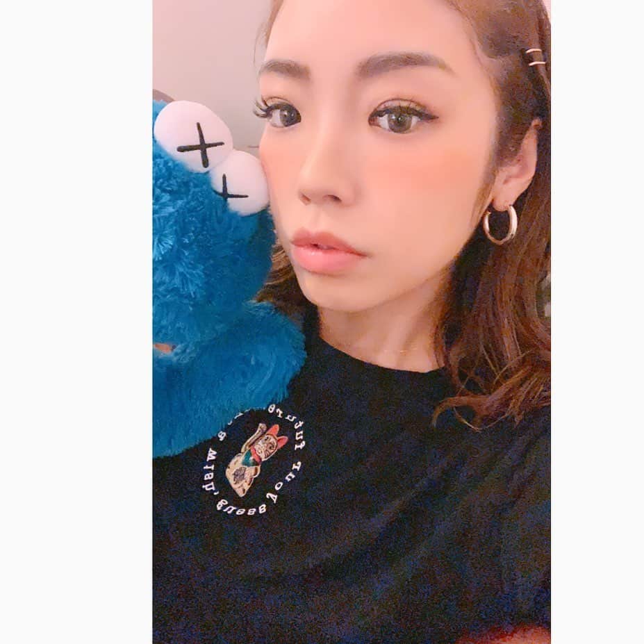 Linaのインスタグラム：「最近またちゃんと通えてる @sbeautyclinic 💙 お肌トラブルも少なくなった‼︎ しかしもう7月終わっちゃうよ😢 今年の夏は短いのかな🍉 . .  #sbeautyclinic #渋谷美容クリニック #美容 #医療痩身 #レーザートーニング #美肌 #エスビューティークリニック」