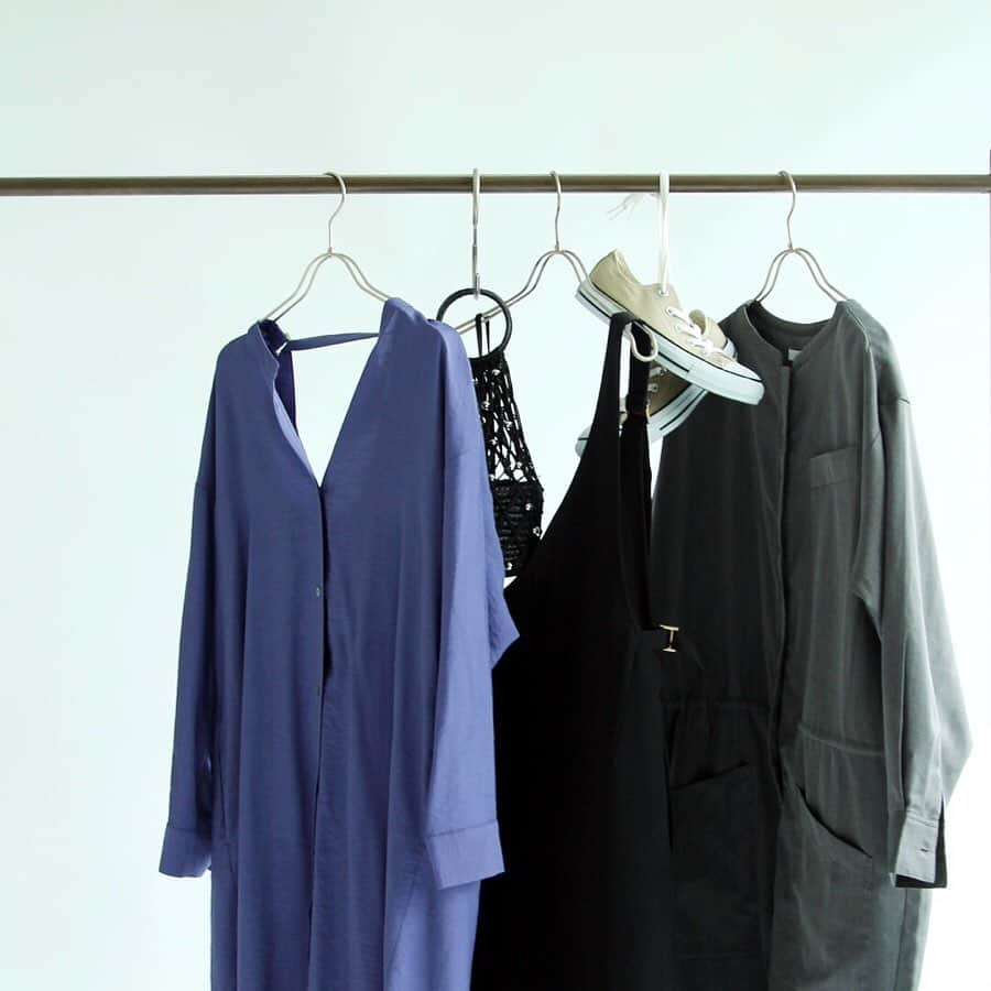 のインスタグラム：「﻿ ﻿ ﻿ 2019 FW﻿ FASHION FORECAST 👗🌦﻿ ﻿ 今期のrelumeでは、きちんと見せたい日も、アクティブな日も、気分に対応して大人っぽく着映えて見せてくれる秋冬のトレンドアイテムを多く揃えております。﻿ ﻿ そんな中でも入荷したばかりの、おすすめアイテムをご紹介💫﻿ ﻿ ﻿ key word 01﻿ [jump suit / no.19040462920030]﻿ ﻿ key word 02﻿ [one shoulder / no.19040462930030] ﻿ ﻿ key word 03﻿ [back open / no.19040462910030]﻿ ﻿ key word 04﻿ [camisole one-piece / no.19040462000410] ﻿ ﻿ ﻿ ﻿ #jumpsuit﻿ #oneshoulder﻿ #backopen﻿ #camisoledress﻿ #ジャンプスーツ﻿ #ワンショルダー﻿ #サロペット﻿ #ワンショルダーサロペット﻿ #キャミソール﻿ #キャミソールワンピース﻿ #ジャーナルスタンダードレリューム﻿ #ベイクルーズ﻿ #19fw﻿ #ladys﻿ #trend﻿ #baycrews﻿ #relume﻿ #journalstandardrelume﻿ ﻿ ﻿」