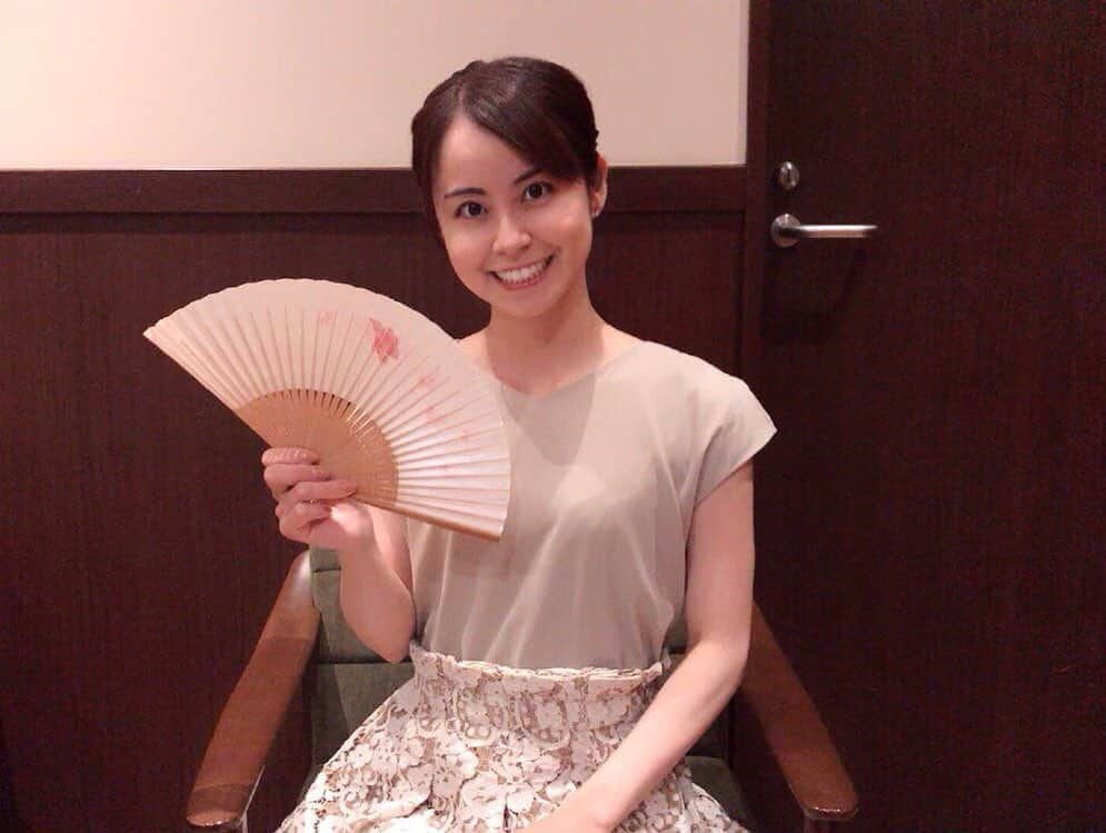 加藤美和さんのインスタグラム写真 - (加藤美和Instagram)「Sensu (Japanese paper folding fan) cools me down whenever it’s hot✨  暑い時にあおぐ扇子の風は、いつも心地良いですね✨  #hothothot #hotdays #hot #summer #sensu #fan #japan #japanese #japaneseculture #culture #bilingual #english #mc #tv #radio #reporter #soccer #football #sportsreporter  #和文化 #フリーアナウンサー #サッカー #レポーター #テレビ #キャスター #ラジオ #バイリンガル #扇子 #英語 #日本語」7月25日 21時21分 - miwakato_