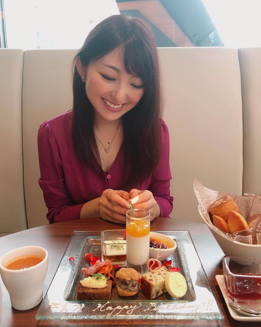 尻無浜冴美のグルメインスタ