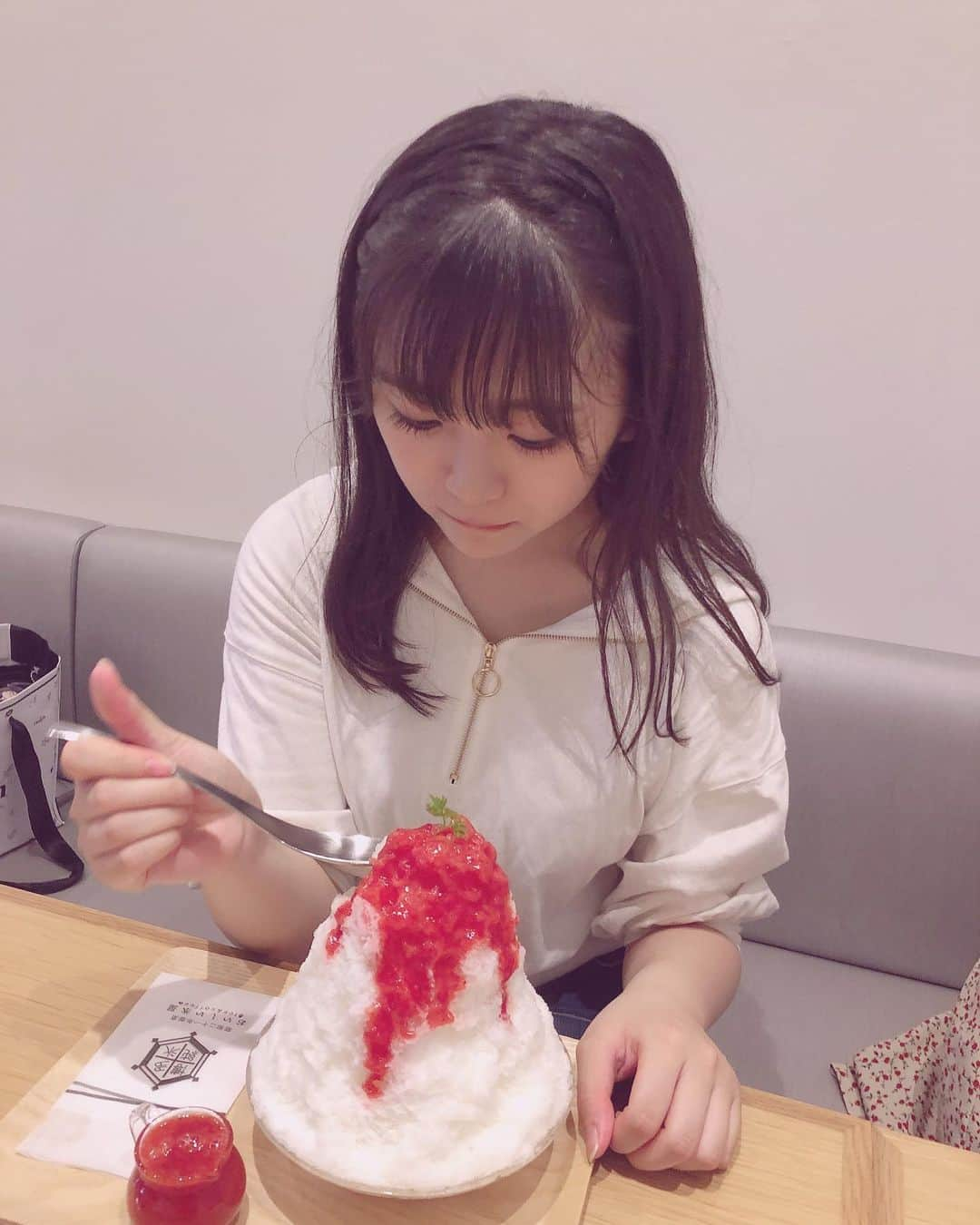 武田智加さんのインスタグラム写真 - (武田智加Instagram)「7.25♡ . . #かき氷の日 なんだって🍧 . . . 夏ってかき氷食べたくなるのに食べたら寒いんだよね..💭 . . #おいしい氷屋 #いちご #🍓 #いちごみるく #かき氷 #🍧」7月25日 21時29分 - moka0225_hkt