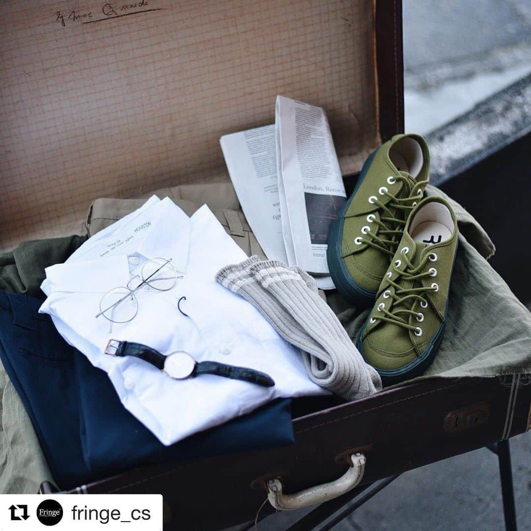 アールエフダブリューさんのインスタグラム写真 - (アールエフダブリューInstagram)「#Repost @fringe_cs with @get_repost ・・・ RFW 2019秋冬新作モデル  SANDWICH-LOW HERITAGE OLIVE 販売価格  11,000円＋tax 発売日  7月27日土曜日 . RFWの人気シリーズに新色が仲間入り。 . OLIVEはソールまでワントーンに仕上げた美色モデルに仕上がっています。 . ミリタリー系のコーデだとコテコテになりがちなので、バナナリパブリックが創業当時に流行らせていたTravel& Safari風にベージュ系のコロニアルカラーを取り入れてコーデすると、かなり素敵な男子が完成しそうです。 . 秋冬シーズンがいよいよ、待ちきれない感じになってまいりました。 . RFW正規取扱店 フリンジクロージングストア @fringe_cs . . photo  by  @carakato .  #rfwtokyo  #rfw  #rismfootwea #リズムフットウェア  #instakiks  #sneakers  #セレクトショップ静岡  #フリンジ静岡  #アールエフダブリュ #instashoes  #スニーカー  #スニーカー女子  #スニーカー新作 #写真 #写真を撮るのが好きな人と繋がりたい  #ファインダー越しの私の世界  #シンプルコーデ  #シンプルスニーカー  #西海岸スタイル  #西海岸スタイル  #アメカジ  #アメカジコーデ  #kickstagram  #スケーターシューズ #足元  #足元倶楽部 #スニーカー」7月25日 21時30分 - rfwtokyo