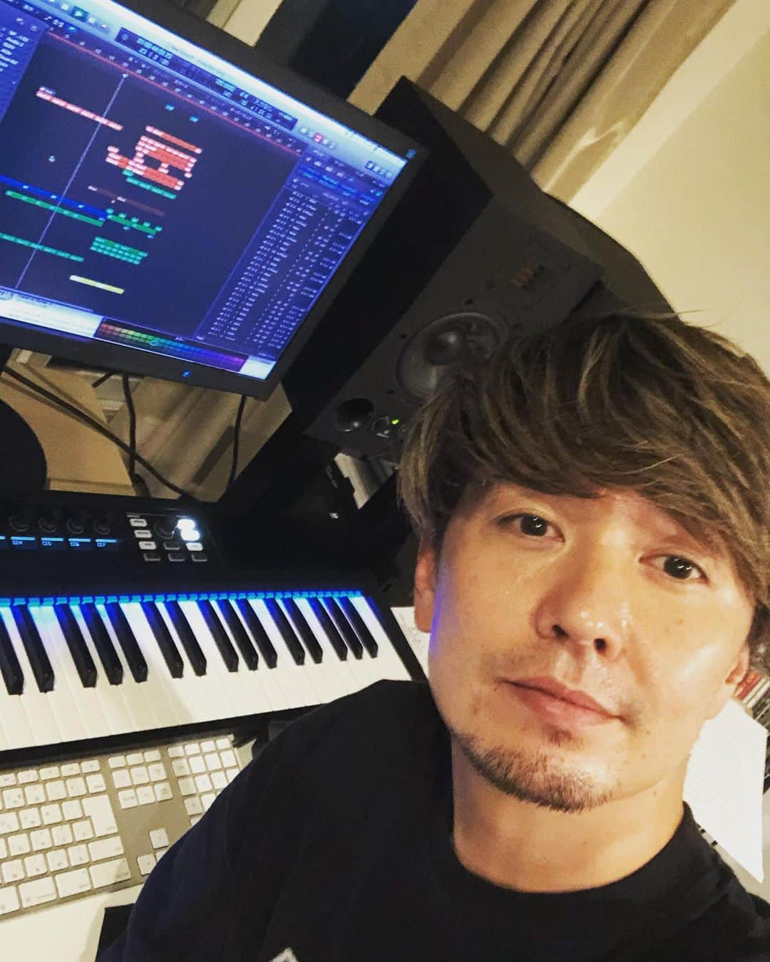 SHOCK EYEさんのインスタグラム写真 - (SHOCK EYEInstagram)「ミュージシャンだということ、忘れられては困るので、たまには上げてみる😆ww なので、いいね、沢山ちょうだい😂w #楽曲制作 #本業 #神社ばかり行ってる訳じゃないよ #子供と戯れてばかりなわけでもないよ #湘南の曲になるかもよー」7月25日 21時36分 - shockeye_official