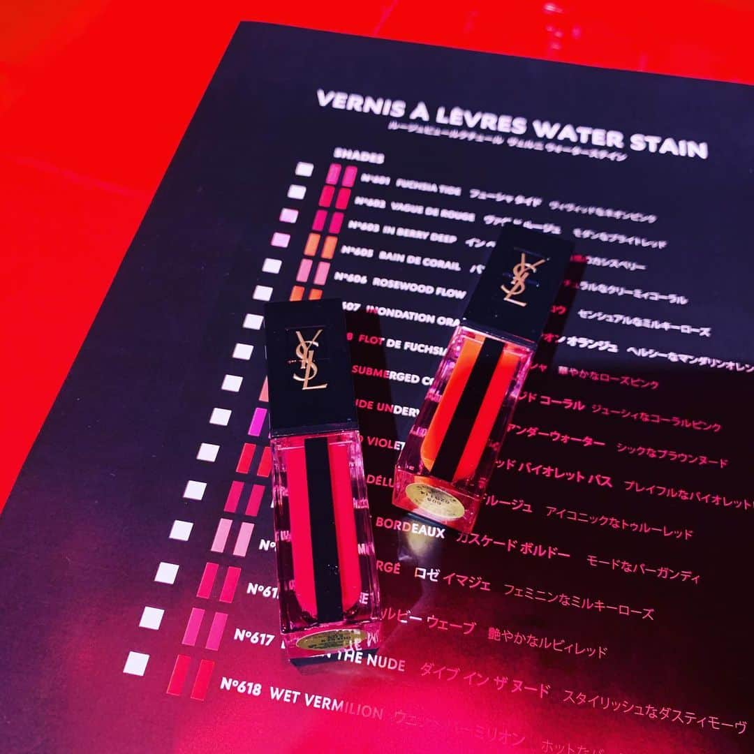 滝沢眞規子さんのインスタグラム写真 - (滝沢眞規子Instagram)「❤️YSL ❤️ 7月26日発売、ルージュ ピュールクチュール ヴェルニウォーターステイン 誕生日から占って、佳子ちゃんとわたしにおススメの2色を選んでもらいました❤️ 占いって楽しいわ😊 軽いつけ心地と発色のよさ、今の気分にぴったり❤️ #ウォーターステイン #WATERSTAIN #YSLBEAUTY」7月25日 21時37分 - makikotakizawa