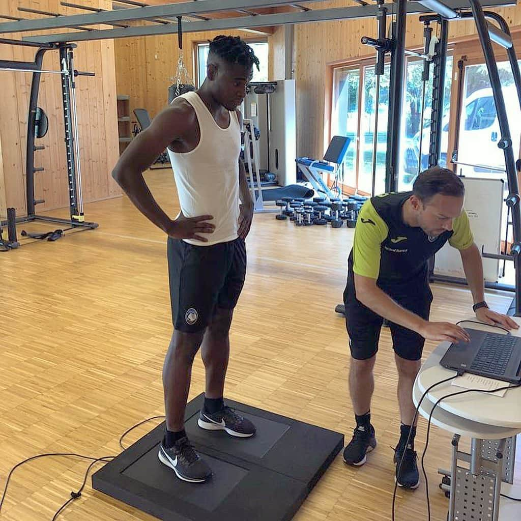 アタランタBCさんのインスタグラム写真 - (アタランタBCInstagram)「Look who’s back! 🖤💙 Bentornato @duvanzapata91! 🤙🏿👋🏿 - #GoAtalantaGo ⚫️🔵 #preseason #Zapata #Atalanta #Bergamo #football #training」7月25日 21時38分 - atalantabc