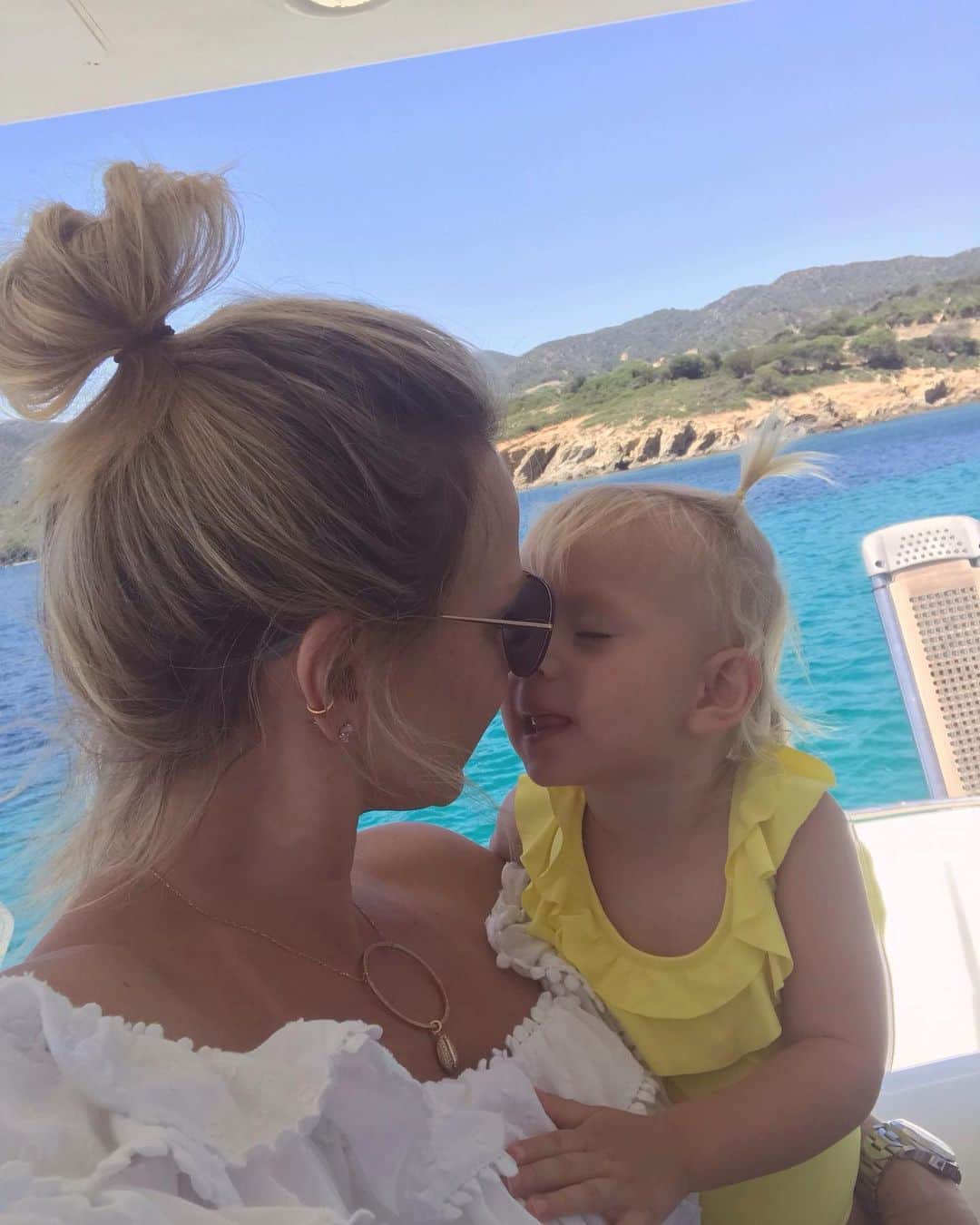 Eliana Michaelichin Bezerraのインスタグラム：「#mariapassanafrente #truelove #manumrseminstagram #maededois #maedemenino #maedemenina」