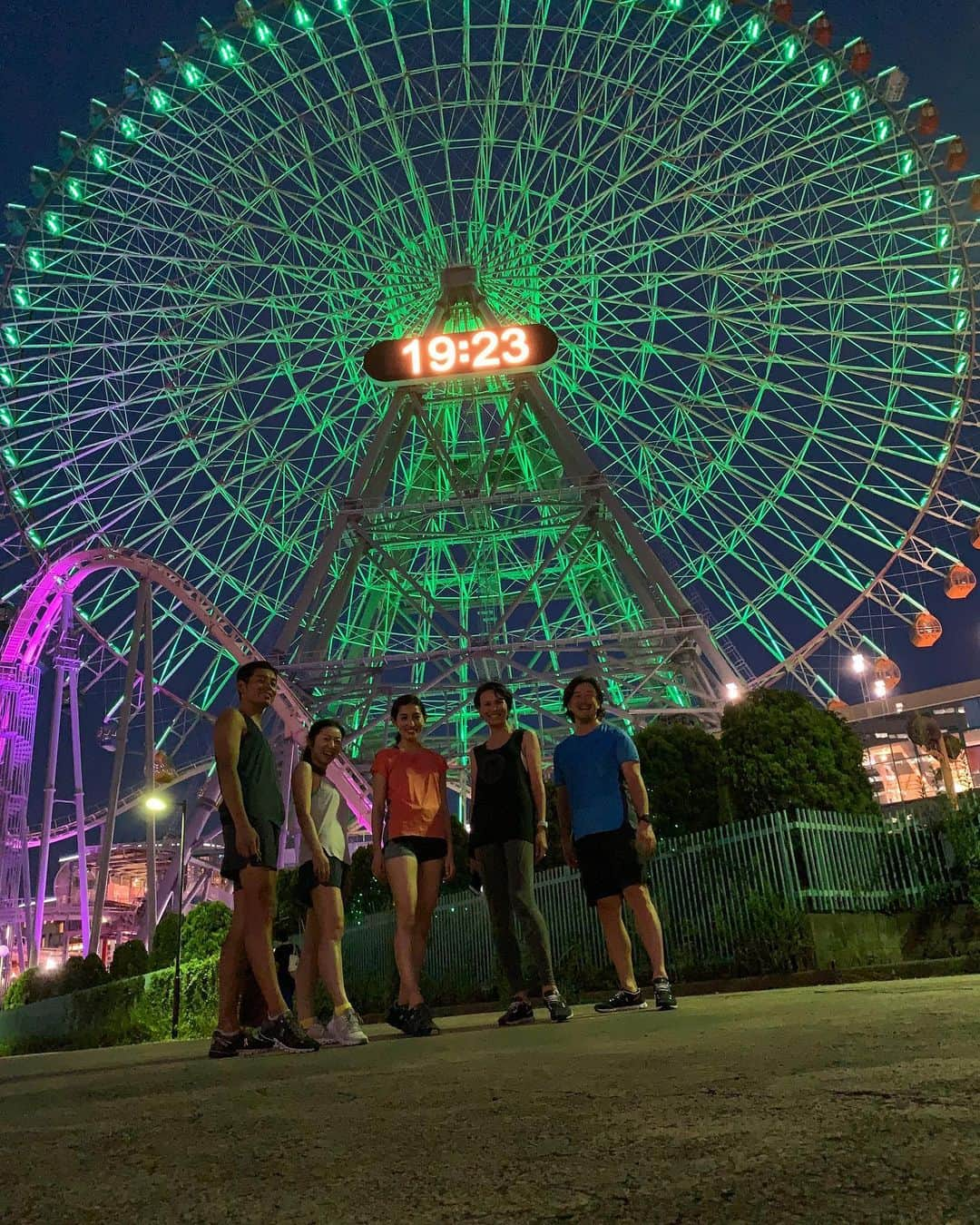 大杉亜依里さんのインスタグラム写真 - (大杉亜依里Instagram)「NIGHT RUN YOKOHAMA🚢⚓️🏃‍♀️ #OnFriends みんなで脚長ポーズ。笑 横浜ってとっても走りやすいんだな〜！ . .  #running #ランニング #YOKOHAMA #横浜 #JAPAN #runlife #42195 #runningtime  #enjoyrunning #onrunning #onfriends #yokohamarun」7月25日 21時41分 - osugiairi_official