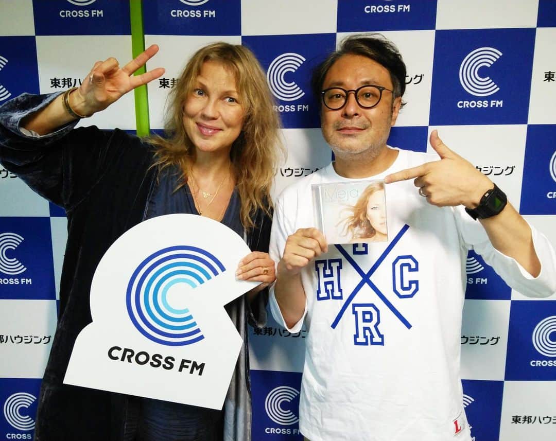 栗田善太郎のインスタグラム：「MejaがCROSS FM URBAN DUSKに！！ 来日してLive6本やって、福岡までプロモって！ 働き過ぎでしょ！メイヤ！ スウェーデンでしかリリースされてないアルバム送ってくれるって！良い人過ぎた！！」