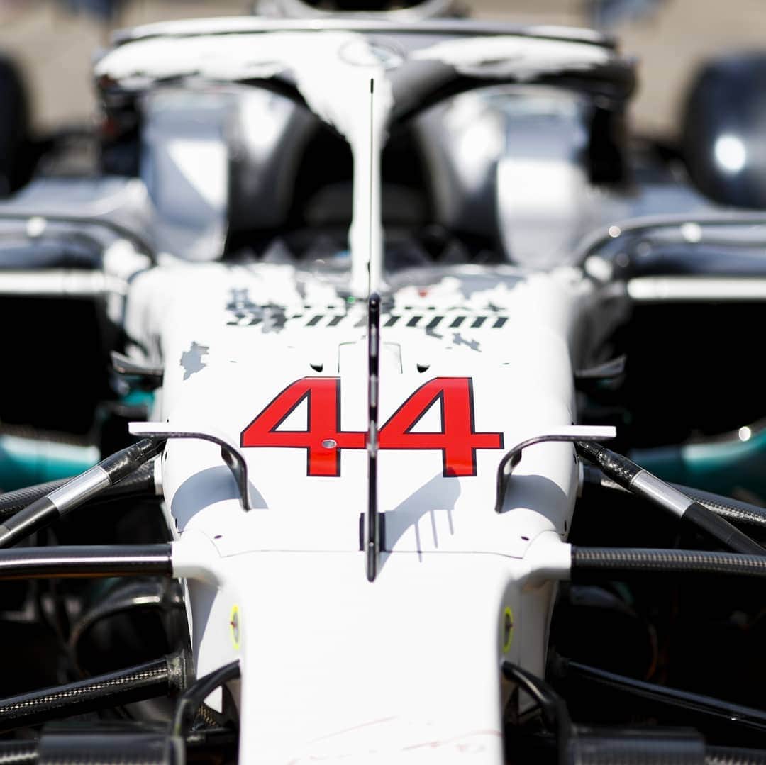 F1さんのインスタグラム写真 - (F1Instagram)「Silver arrows X German racing white . @mercedesamgf1 reverse 125 years with a special livery to celebrate #Motorsport125 at the #GermanGP 🇩🇪 . #Formula1 #F1 #Mercedes #AMG #Car #Livery」7月25日 21時46分 - f1
