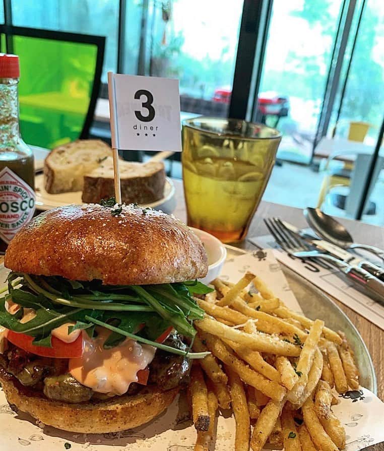 ree_mstorynさんのインスタグラム写真 - (ree_mstorynInstagram)「#hamburger  たまにはガツンといかないとっ🍔 夏バテ対策 ・ ・ #備忘録 #cafelunch #cafe #lunch #3diner #橿原 #奈良 #americanhumberger #ハンバーガー #いつかのランチ #奈良カフェ #vsco #vscam」7月25日 21時53分 - ree_mstoryn