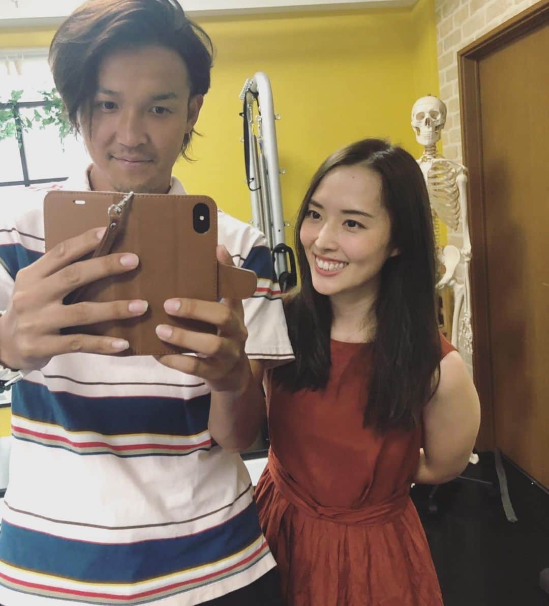 のインスタグラム：「この前夫がピラティスをやってみたいというので、スタジオSOUに行ってきました💓﻿ 「プロとして真剣にやるから気安く話しかけんといてな」と話しかけてもないのに言われたよ🥺﻿ .﻿ ゆきさん、トレーニングありがとうございました🌸﻿ ﻿ #ピラティス#産後ダイエット#いつまで産後って言って良いのかな🥺#スタジオSOU#ボディメイク」