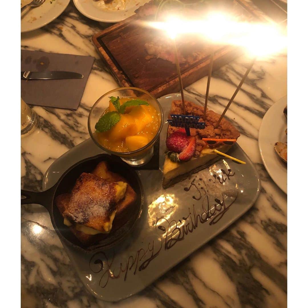 ジヒョク のインスタグラム：「surprise !!!!!!!!!! 너무 감사합니다 !!! 열심히 노력 하겠습니다 !!!! 보답할께요 !!!^^」
