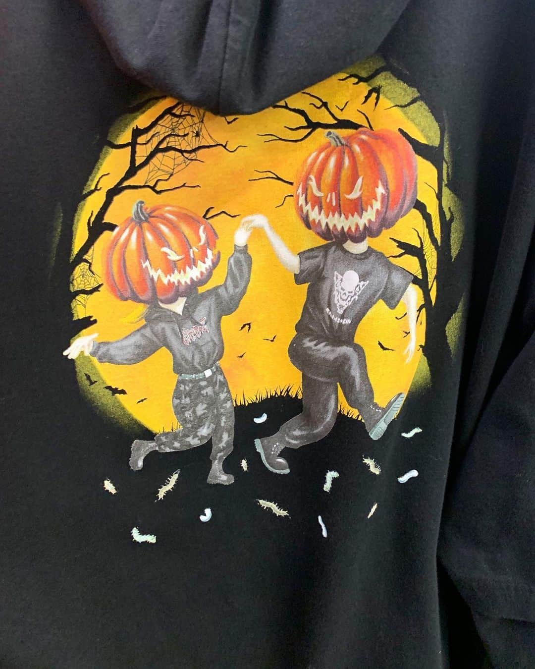 ヴェトモンさんのインスタグラム写真 - (ヴェトモンInstagram)「HALLOWEEN HOODIE WITH GLOWING IN THE DARK PRINT & MORE - NEW DROP NOW IN STORE @boontheshop_men」7月25日 22時03分 - vetements_official