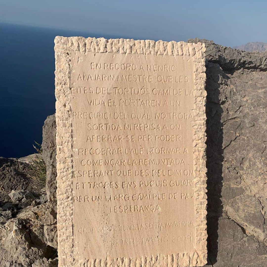 オーランド・ブルームさんのインスタグラム写真 - (オーランド・ブルームInstagram)「the best view comes after the hardest climb... if anyone can translate the last photo pls leave in the comments I’d love to know what it says🙏」7月25日 22時04分 - orlandobloom