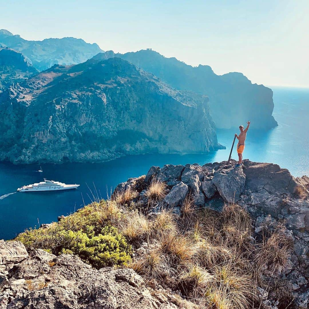 オーランド・ブルームさんのインスタグラム写真 - (オーランド・ブルームInstagram)「the best view comes after the hardest climb... if anyone can translate the last photo pls leave in the comments I’d love to know what it says🙏」7月25日 22時04分 - orlandobloom