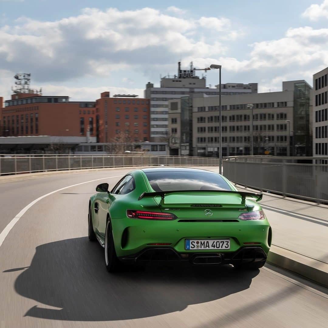Mercedes AMGさんのインスタグラム写真 - (Mercedes AMGInstagram)「[Mercedes-AMG GT R | Fuel consumption combined: 12.4 l/100km | CO2 emissions combined: 284 g/km]  The Beast of the Green Hell is just as capable for your everyday drive as it is on the track!  #MercedesAMG #AMG #GTR #GTFamily #DrivingPerformance #Power #Passion #Mercedes #AMG🔥 #Luxury #CarsofInstagram #InstaCar #Lifestyle」7月25日 22時05分 - mercedesamg