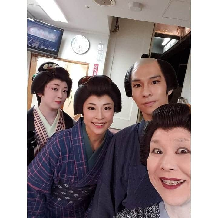 花陽みらさんのインスタグラム写真 - (花陽みらInstagram)「藤間勘十郎文芸シリーズ其の四怪談【牡丹燈籠】﻿ 全公演終了しました﻿ ﻿ とても素敵な座組で、刺激的な日々。お稽古場から﻿ 沢山の事を学ばせていただきました😌﻿ ﻿ この｢牡丹燈籠｣脚本は、藤間勘十郎先生(ご宗家)が、なんと﻿ 20代の時に書かれた脚本!!!!😲﻿ 怪談話ですが、笑いも涙…あり。歌舞伎の早変わりや、だんまりも取り込まれていました。﻿ ﻿ お芝居をずっと袖から観ているのが、楽しくて楽しくて！！﻿ 夢の中でも、袖から芝居を見学してました(笑)﻿ ﻿ 写真は、今回一緒にお芝居をさせていただいた、素敵な素敵な北村有起哉さんと📷。﻿ 左は、貧乏な伴造さん。﻿ 右は、お金もちの伴造さん。﻿ 本当に、ゆきやさんの伴造がみられないのが、寂しくて悲しくて…。﻿ ﻿ ﻿ 文芸シリーズ其の三に続き、今回もご一緒できるなんて！光栄でした。﻿ みっちゃさん(#北翔海莉 )と📷﻿ ﻿ そして、色々助けてもらったよっしー(#一之瀬嘉仁 )と、楽屋がご一緒で！沢山の事を教えてくださった﻿  羽衣子さん( #里美羽衣子 さん) ﻿ そしてーー！！大好きな同期✨✨みっちーにあっきょん！﻿ ﻿ こんなにも、同期が揃うなんて😢✨心強かったです﻿ いつも助けてもらいながら、そして毎日大笑いしながら﻿ 同期の存在は偉大だなぁ～と﻿ 改めて痛感😢✨✨﻿ ﻿ ﻿ 今回は、久しぶりの日本髪。素敵なかつら、お着物を着けさせていただきました😌﻿ とても貴重な経験。 そして贅沢にも…毎日、伴造さんを口説かせていただきました(笑)﻿ ﻿ ﻿ やはり、古典の作品に触れることはとても勉強になり、そしてとても面白いものばかり！！﻿ また、皆さんとご一緒できる時の為に頑張ろう💪﻿ ﻿ 最後になりましたが、﻿ 三越劇場に足をお運びくたさった皆様！ありがとうございました😌🌱﻿ ﻿ ５日間があっという間で、夢のようでした。﻿ また、皆様にお会いできますように✨🙏✨﻿ ﻿ ﻿ #牡丹燈籠 #藤間勘十郎文芸シリーズ 其の四﻿ #三越劇場﻿ ﻿ #北翔海莉 さん #北村有起哉 さん﻿  #市瀬秀和 さん #鯨井康介 さん #舞羽美海﻿ #三林京子 さん﻿ #里見羽衣子 さん #我善導 さん﻿ #井上優 さん #出口雅敏 さん #一之瀬嘉仁 くん﻿ #亜聖樹 #花陽みく﻿  長々と失礼しました😅お読みくださいり、ありがとうございました☺️ ﻿ ﻿」7月26日 8時57分 - miku_hanahi