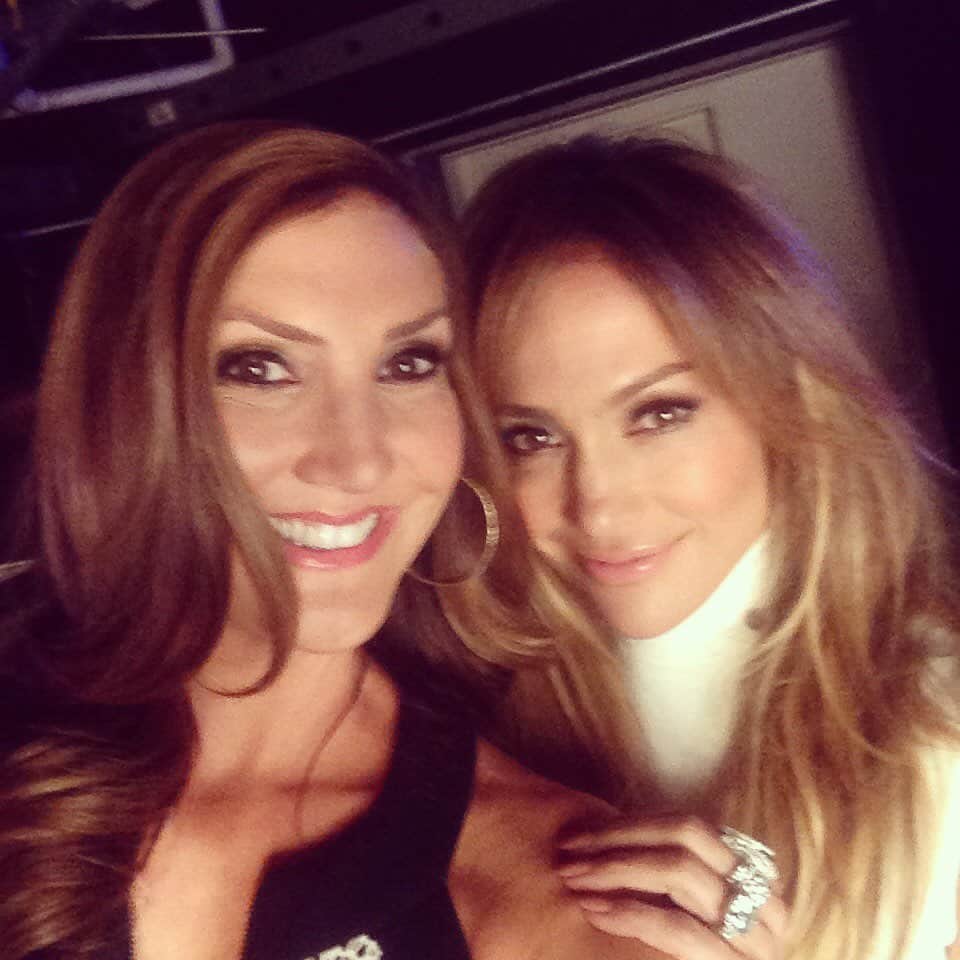 ヘザー・マクドナルドのインスタグラム：「So sorry I’m missed my bff’s birthday yesterday @jlo but we’ve been friends for over 30 yrs when we met auditioning for Fly Girls on In Living Color. I told Jenny (that is what I’ve always called her) forget about dancing you should be singing. She told me “Heather, forget dancing you should try comedy.” And just look at us both now!  The above story was a fictionalized scene for the Made for Netflix Movie “Heather and JLo’s Rises To Fame”」