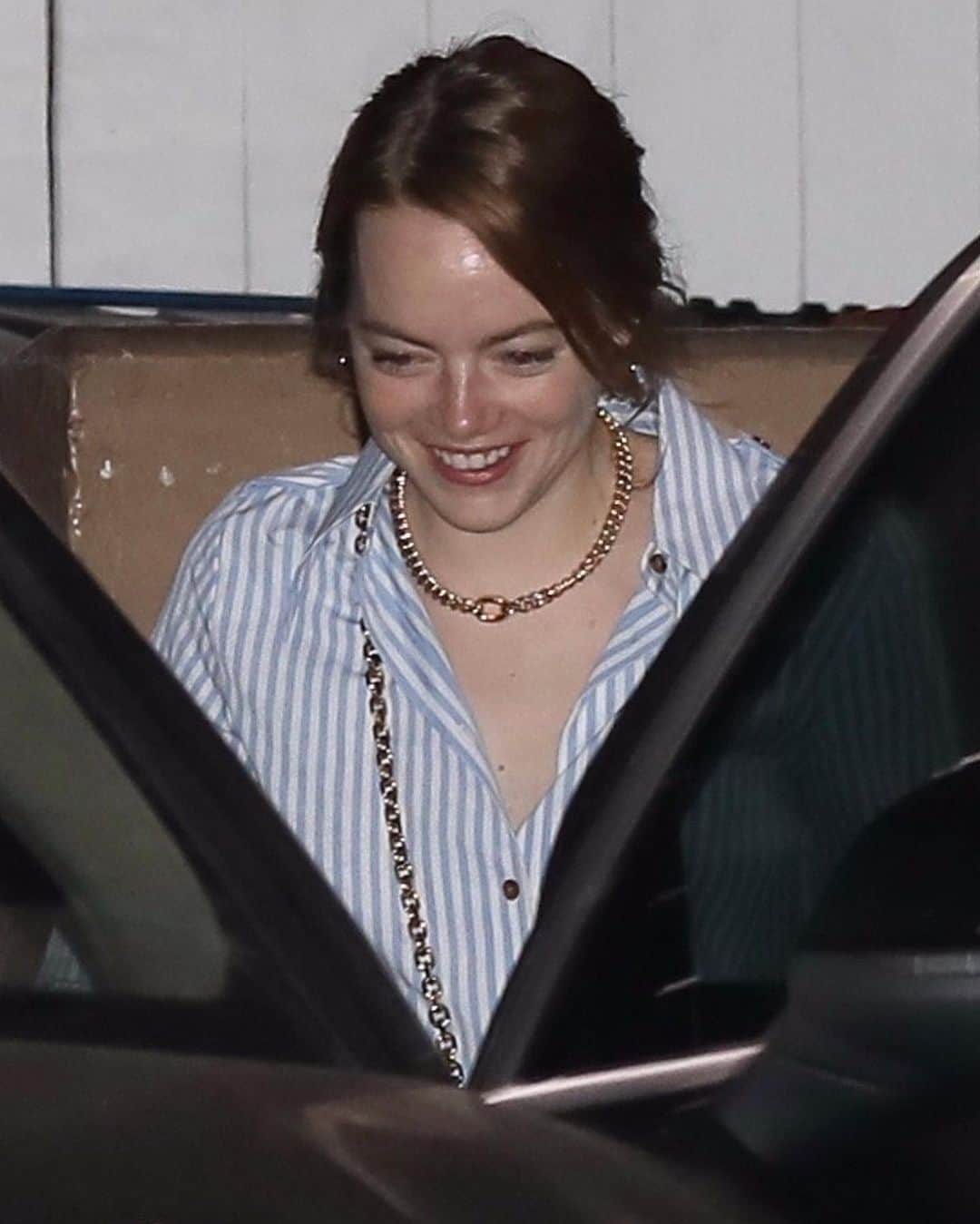 Just Jaredさんのインスタグラム写真 - (Just JaredInstagram)「Emma Stone is all smiles as she heads home after grabbing dinner with friends! #EmmaStone #Backgrid」7月26日 7時51分 - justjared