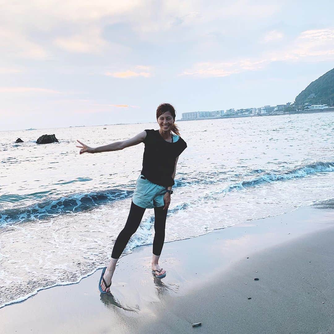のインスタグラム：「昨日のインスタでは失礼致しました。今日も、ノンストップに出演しますので、ぜひご覧ください😊✨ . . 昨日は、ランロケ❤️山から、海から、沢山走りました。天気も良くて、帰ったらスパッツ焼けしてた！笑 汗も沢山かいて、気持ちよかった！逗子ありがとう❤️ そして暑い中スタッフさんもお疲れ様でした！ . . #instagood  #run #nike #summer #funrun #thanks」