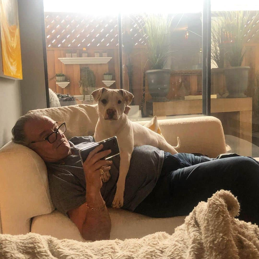 BarkBoxさんのインスタグラム写真 - (BarkBoxInstagram)「My grandpa is cooler than yours! He wears gold chains and a pinky ring. He also thinks my dad is nuts and i think that’s hilarious! Follow my dad @thomasdale5 if you like funny people」7月26日 7時50分 - barkbox