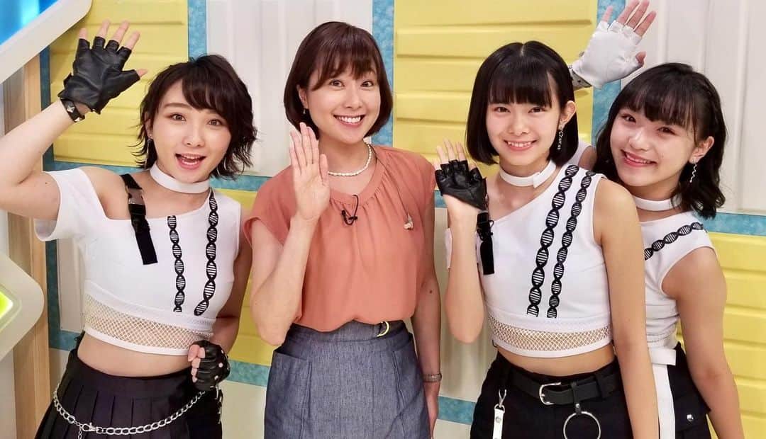 のインスタグラム：「朝からビヨーーーーーン‼️ 今朝はエンタ部屋に ハロプロ期待の新ユニット、BEYOOOOONS(ビヨーンズ)から、 #高瀬くるみ ちゃん #山﨑夢羽 ちゃん #清野桃々姫 ちゃんがスタジオに遊びに来てくれました！ 好きな白黒動物や卵料理、ヒューマンビートボックスを披露するなど 個性が溢れる彼女たち、朝から元気に一人一人に挨拶をされていてとても礼儀正しい‼️ 8/7にメジャーデビュートリプルA面シングルを発売！ きょう26日の午後6時半からは #HMV&BOOKSHAKATA にて トーク&握手会があるそうです🤝  ビヨーンと活躍しそうなBEYOOOOONSまた遊びにきてくださいね！  #BEYOOOOONS #ビヨーンズ #ハロプロ #ハロプロ好きな人と繋がりたい #眼鏡の男の子 #ニッポンノdna #Gowaist #ビヨーンズ1stシングル  #ビヨーンズ気になる」