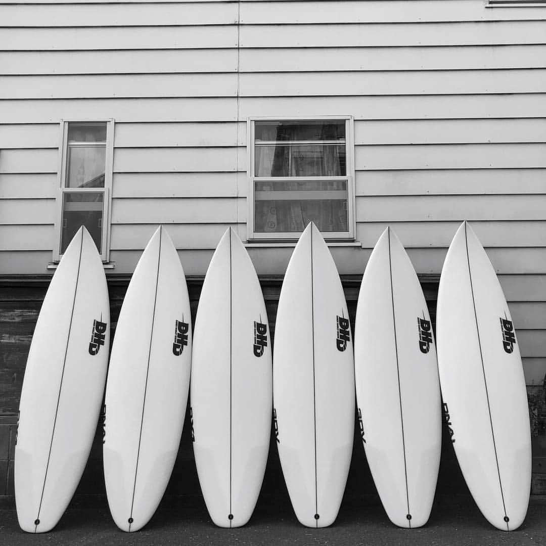 佐藤魁のインスタグラム：「新しいボードは いつでも 嬉しいmassive thank you ❤️ @shima39 @dhdsurf @dhdsurfjapan」