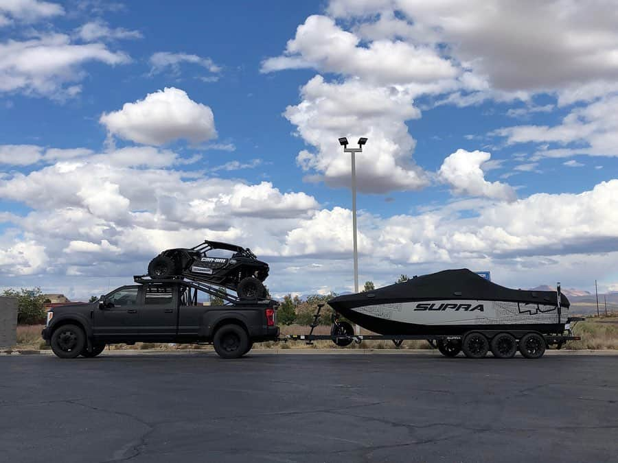 ケン・ブロックさんのインスタグラム写真 - (ケン・ブロックInstagram)「Check out this gallery of my towing setup from this week’s YouTube episode: one of my team @Ford F-450s, one of my @CanAmOffRoad Maverick X3s and my @Supra_Boats SL 550 in the back for good measure! Ha. Click the link in my bio! #allofthetoysatonce #F450 #CanAm #SupraBoats」7月26日 8時12分 - kblock43