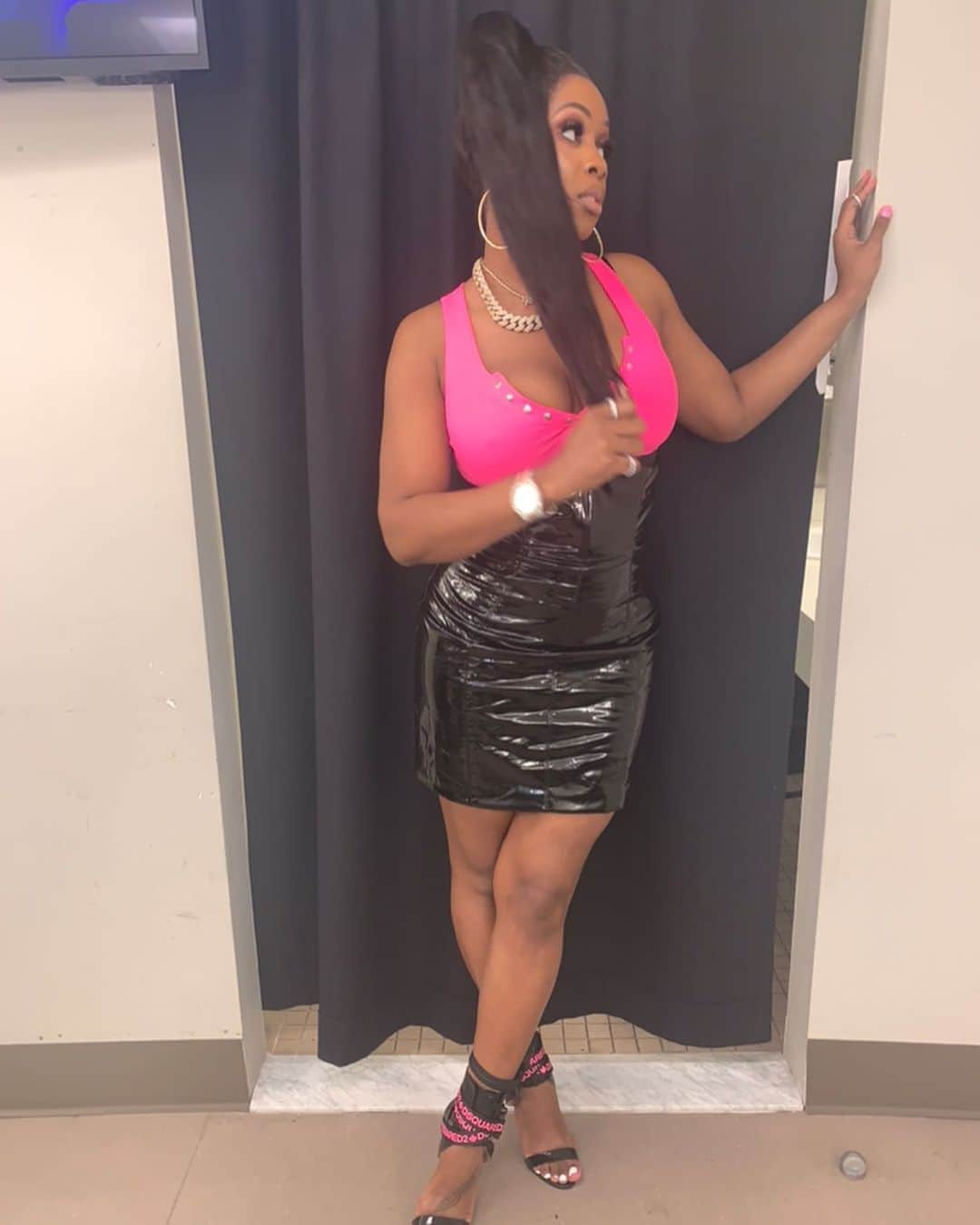 レミー・マーさんのインスタグラム写真 - (レミー・マーInstagram)「Reminisce💕 #RemyMa @AndreCavasier on hair @YeikaGlow on makeup  @KyndalMarieStyle & @Hollywood_P_  gave the 👍🏾on the outfit💋」7月26日 8時12分 - remyma