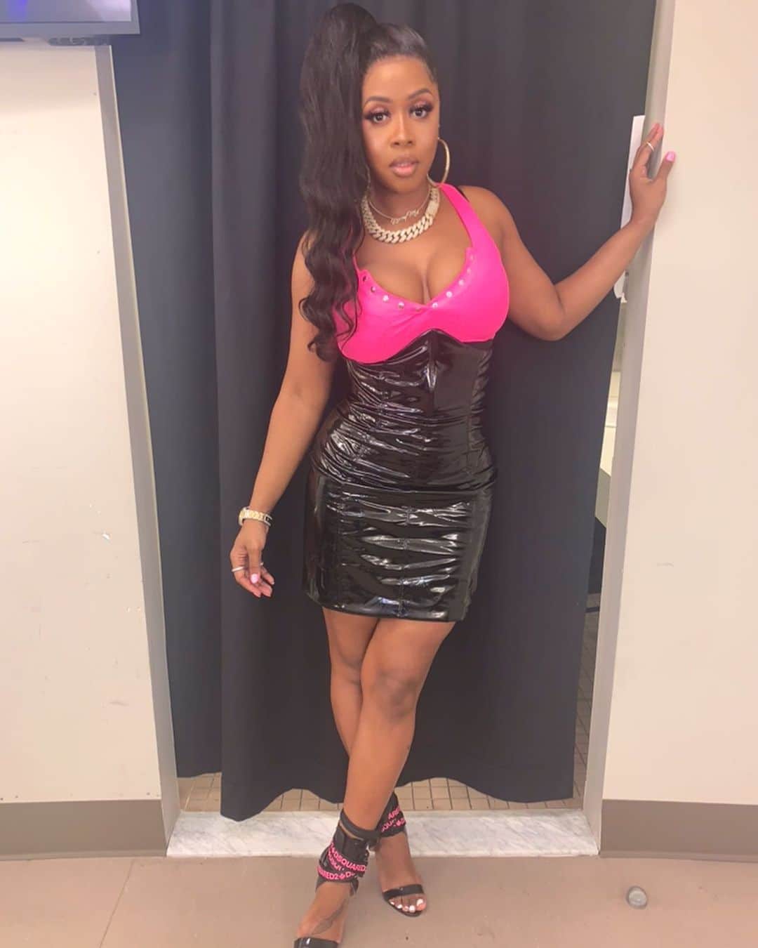 レミー・マーさんのインスタグラム写真 - (レミー・マーInstagram)「Reminisce💕 #RemyMa @AndreCavasier on hair @YeikaGlow on makeup  @KyndalMarieStyle & @Hollywood_P_  gave the 👍🏾on the outfit💋」7月26日 8時12分 - remyma