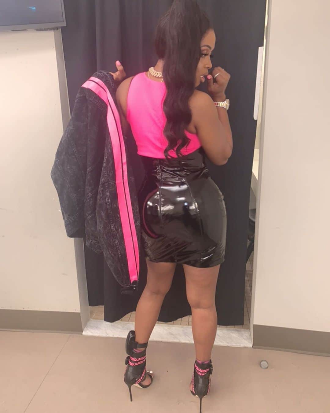 レミー・マーさんのインスタグラム写真 - (レミー・マーInstagram)「Reminisce💕 #RemyMa @AndreCavasier on hair @YeikaGlow on makeup  @KyndalMarieStyle & @Hollywood_P_  gave the 👍🏾on the outfit💋」7月26日 8時12分 - remyma