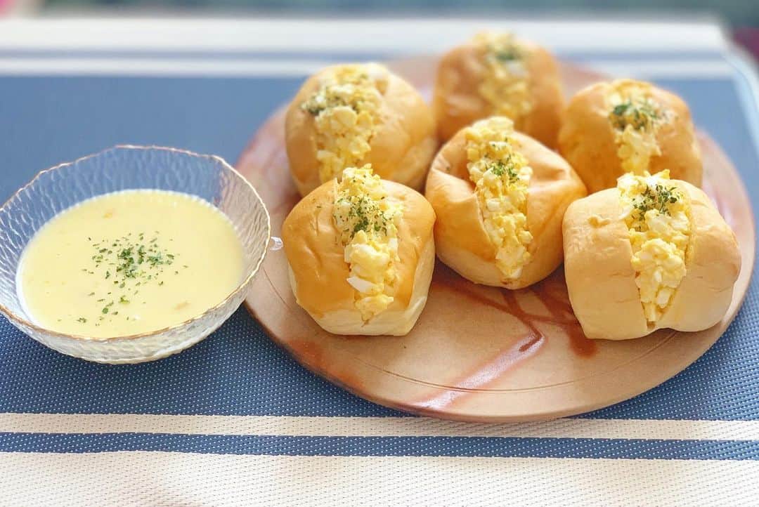 筒井萌子のインスタグラム：「* #もえちゃん家ごはん (↑今までの料理が見れるよ☝️🐻) COSTCOロールパンでタマゴサンド🍳 シンプルが美味しい☺️🌼 お皿は地元岡山の備前焼。。。♡とっても好き。 ・ #筒井萌子 #女優 #actress #モデル #model #岡山  #shooting #instagood #instalike #converse #撮影 #followme #instalike #ゴルフ #ゴルフ女子 #ゴルフコーデ #골프 #좋아요반사 #좋아요그램 #좋아요환영 #데일리그램 #패션 #오오티디 #카페 #카페 #OTODAMA」