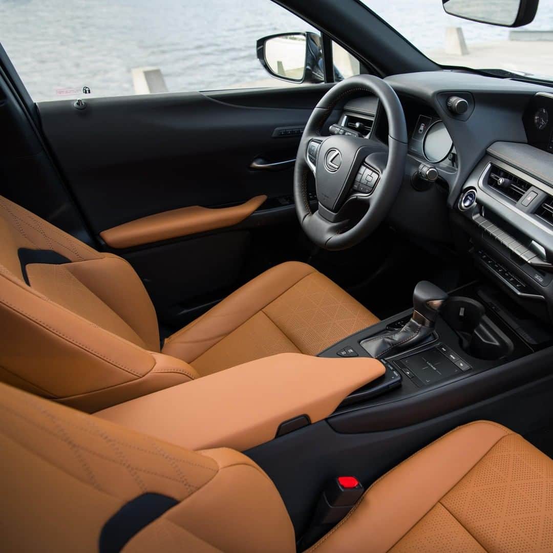 Lexus USAのインスタグラム：「Wander better. #LexusUX」