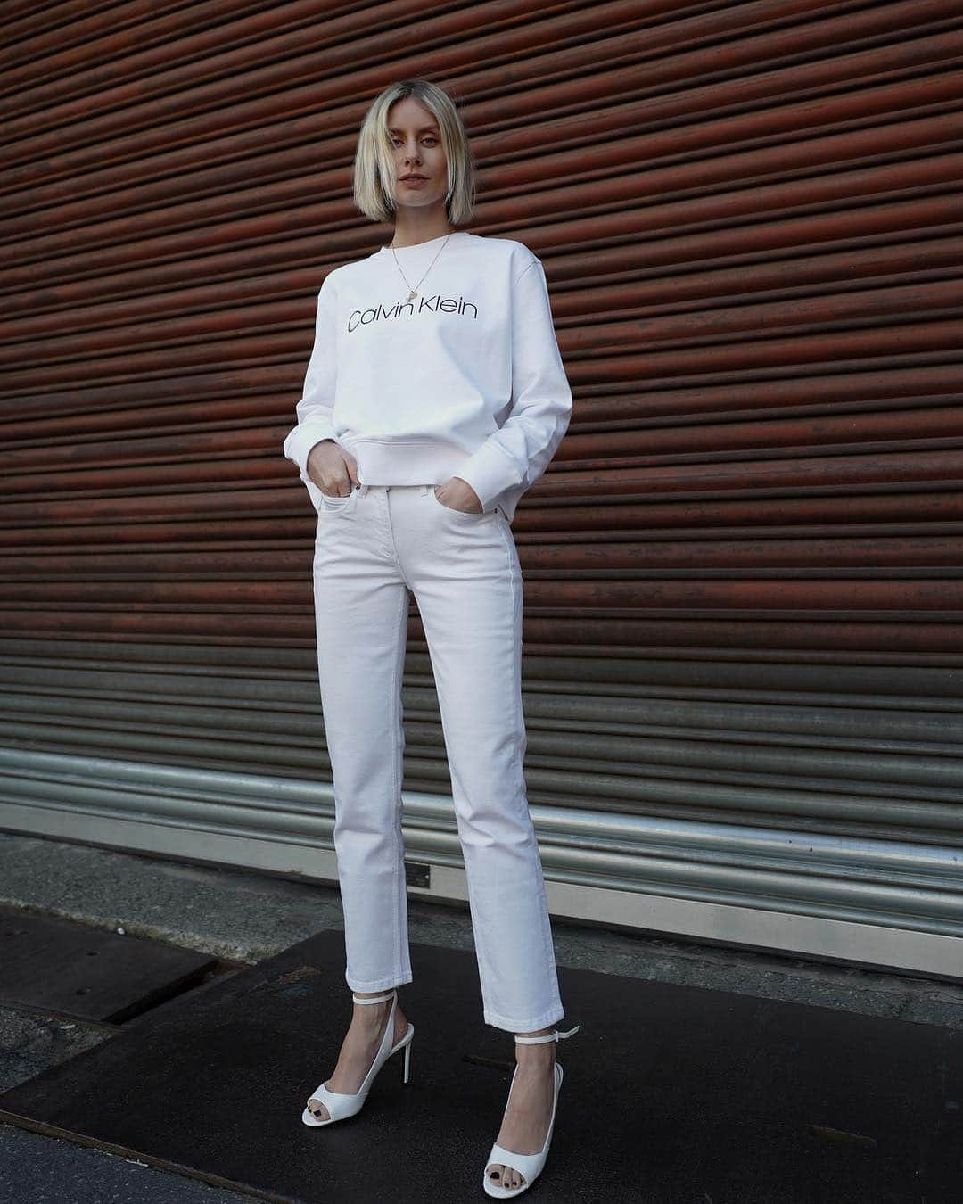 Calvin Kleinさんのインスタグラム写真 - (Calvin KleinInstagram)「From day ⏩ night in #MYCALVINS @lisahahnbueck styles her #Thursday look in #CALVINKLEIN, featuring our #CALVINKLEINJEANS logo sweatshirt and white #denim 📸: @dimarvd」7月26日 8時37分 - calvinklein