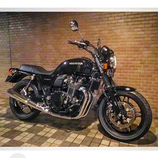 浅野忠信さんのインスタグラム写真 - (浅野忠信Instagram)「#cb1100  #honda  #hondamotorcycle  #ホンダドリーム世田谷」7月26日 8時48分 - tadanobu_asano