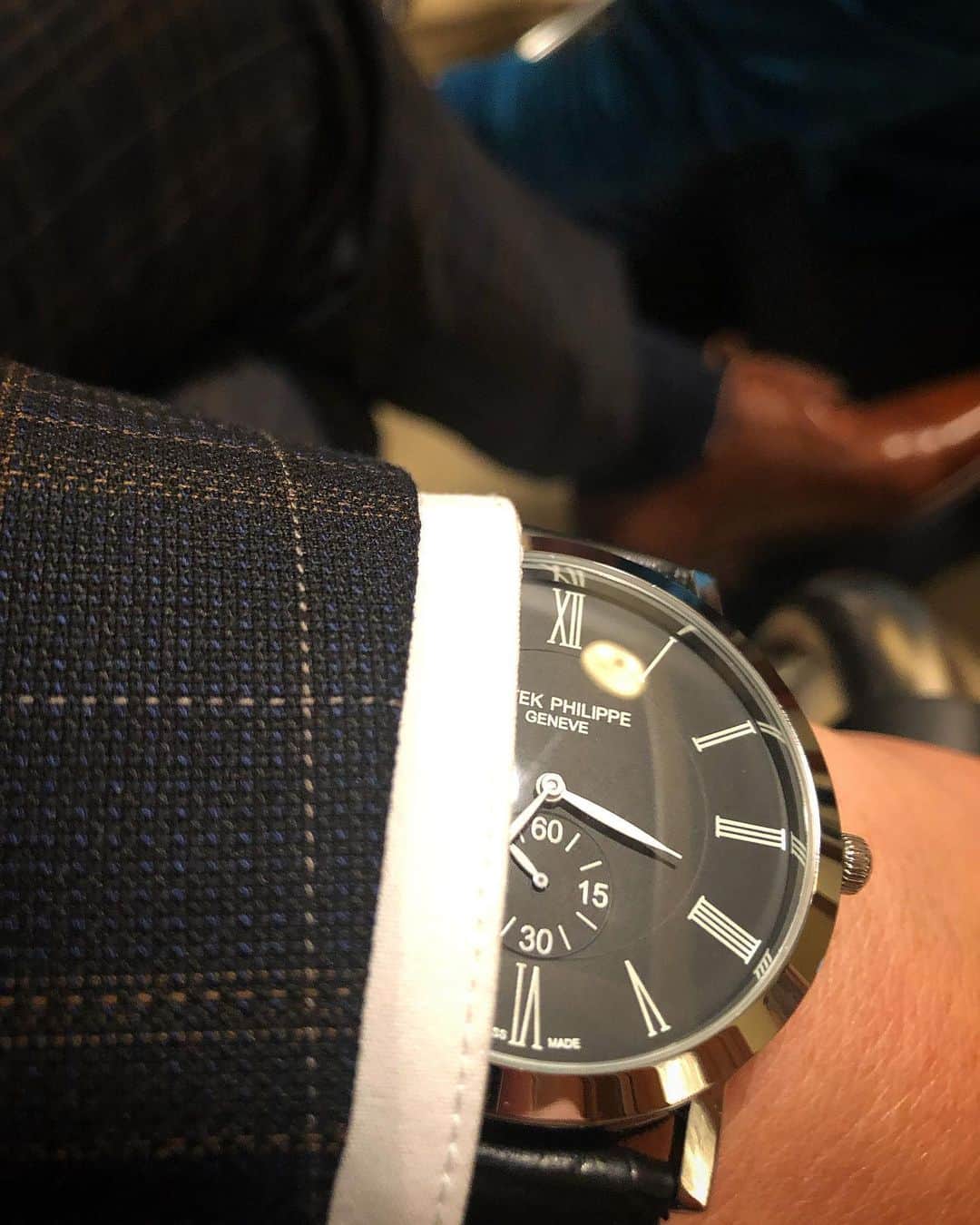 レジー・リーのインスタグラム：「I’m a little jealous of my character’s suit and watch game. #fancypants」