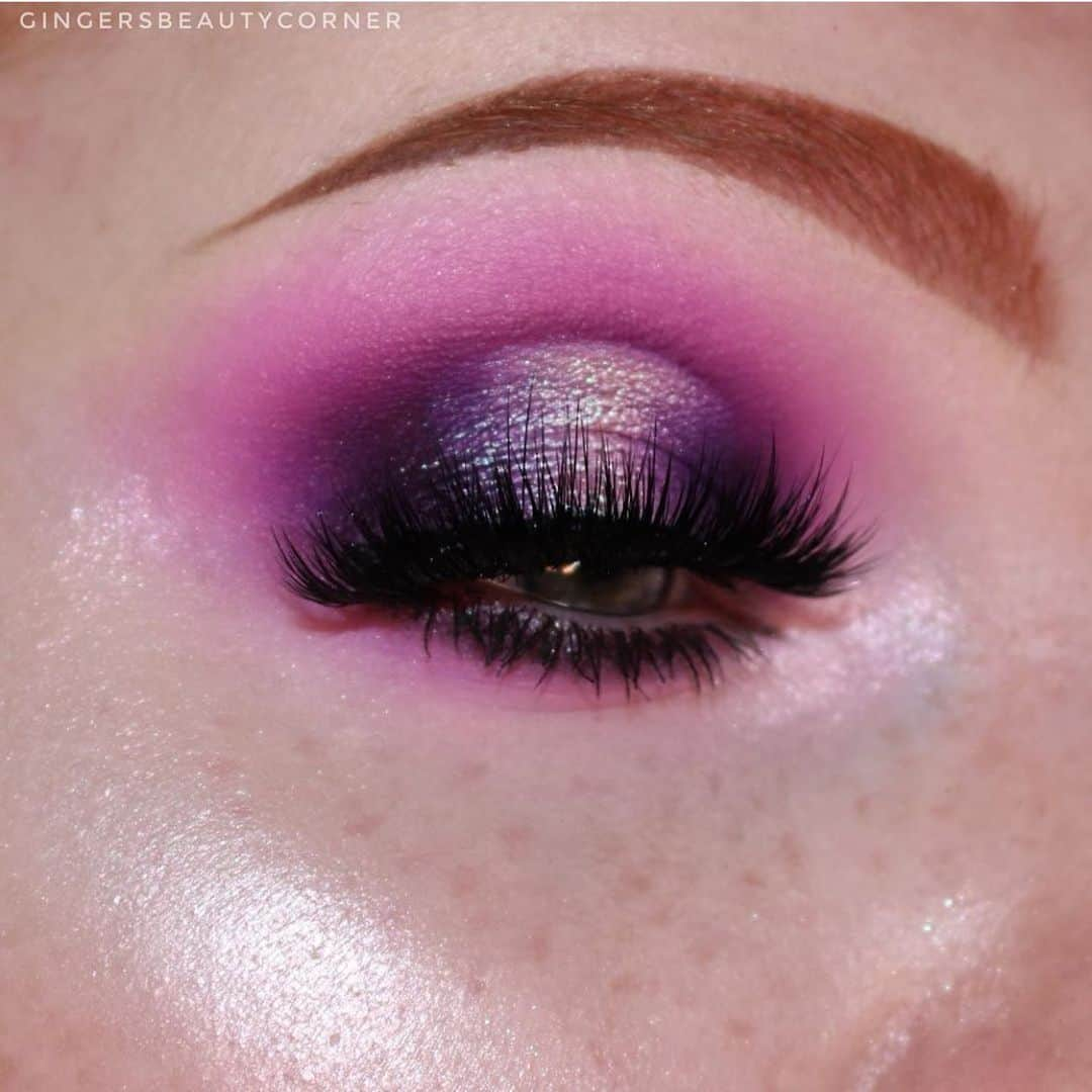 Jeffree Star Cosmeticsさんのインスタグラム写真 - (Jeffree Star CosmeticsInstagram)「GOOD MORNING BLEND, how are ya ?! 💜😭 @gingersbeautycorner created this smoked out halo eye using our #minibreaker palette 🍬 #jeffreestarcosmetics」7月25日 23時59分 - jeffreestarcosmetics