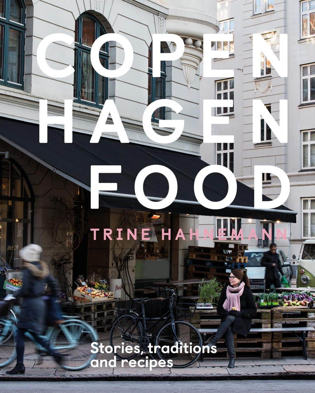 ナイジェラ・ローソンさんのインスタグラム写真 - (ナイジェラ・ローソンInstagram)「Flushed with love for Copenhagen, after my trip there last weekend, Copenhagen Food by ⁦‪@TrineHahnemann‬⁩ just had to find a welcoming home on #CookbookCorner. Read all about it, and get her recipe for Blackcurrant Roulade by clicking on link in bio.  To clarify, proceed as follows: tap on my name, which will take you to a page that has a link on it that says www.nigella.com/instagram. When you click on this link, it will take you to a page of photographs: click on the photograph of the recipe in question!  Photograph by @columbusleth」7月25日 23時52分 - nigellalawson