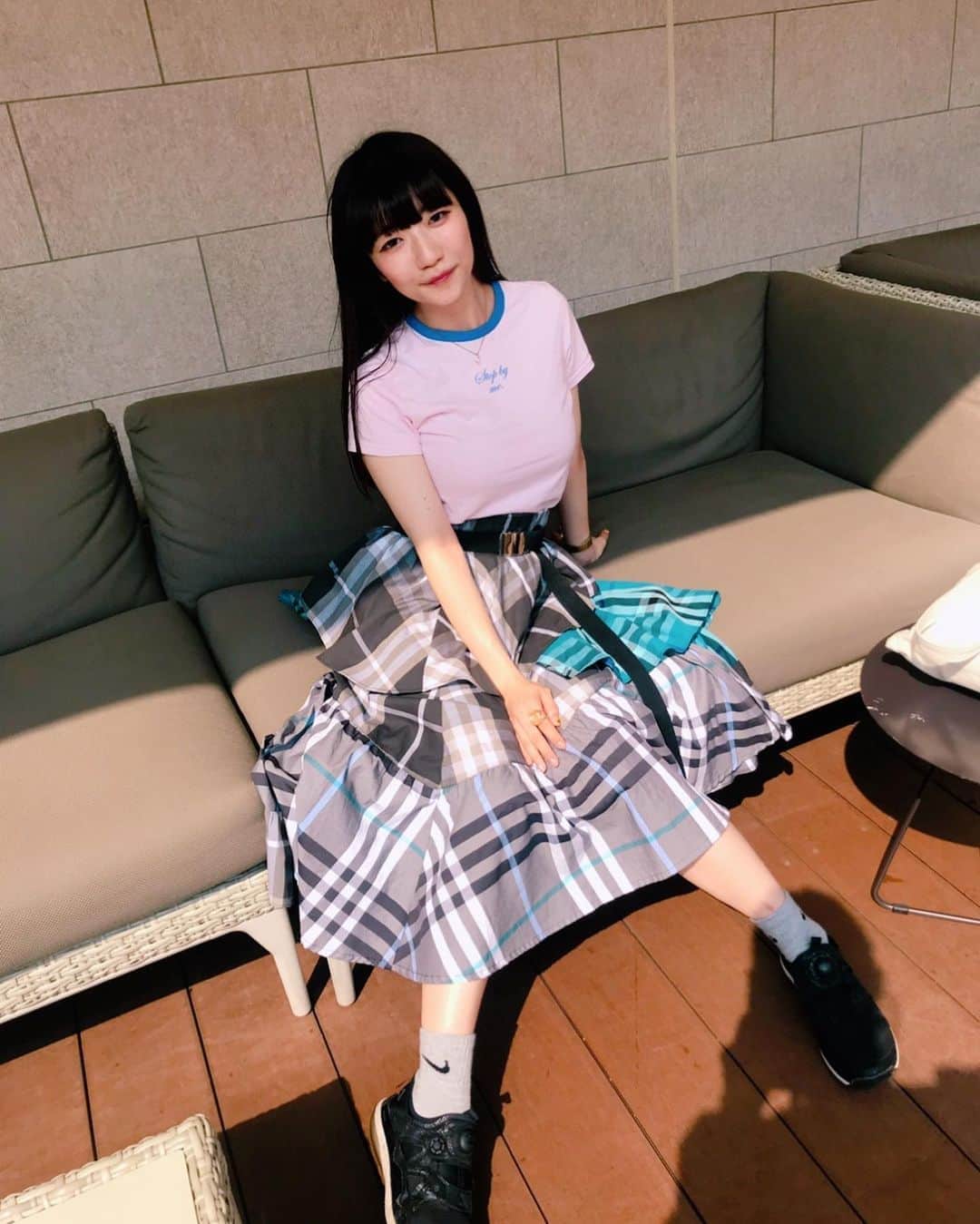 ぱいぱいでか美のインスタグラム：「夏はTシャツなしでは生きてゆけない ꙳ #tops #lilienroom  #skirt #candystripper #繭 さん #増澤璃凜子 ちゃん #スタジオアリス  #俺はインスタグラマーになりてぇ  #このままで壊さないでね #stopbyme ꙳ 繭さんとマスとランチしました〜 なので『Lilien Room』のTシャツ着てったよ❤︎ クリエイティブディレクターのマスザワ直々に写真撮ってもらいました❤︎ ベリヲタ的に反応してしまう＂stop by me＂と色づかいがキャワやなー！ 流石です。 お互いに写真撮ったんだけど、 気付いたらスタジオアリスごっこになり 笑わせあい大会になり…… 3人で写真撮るときもただ写真撮るだけなのに爆笑だった。笑 二人といるとめちゃくちゃ笑います。 あと二人に会うと痩せなきゃって思える！笑 TIFのTGIFも近いのでがんばらねば……。 . 8月8日はぱいぱいの日！まであと二週間❤︎ バンド編成 ぱいぱいでか美withメガエレファンツでのライブです。 今年の企画はメジャーデビューしたばかりの JABBA  DA FOOTBALL CLUBとの2マン！ 楽しい夜になること間違いなしなので、みなさんぜひ来てください。 8/8木 西永福JAMです。 チケットリンクはハイライトにあります！」